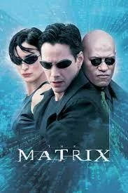 Tre personer i mörka kläder och solglasögon framför ett digitalt bakgrundsmotiv från filmen 'The Matrix'.