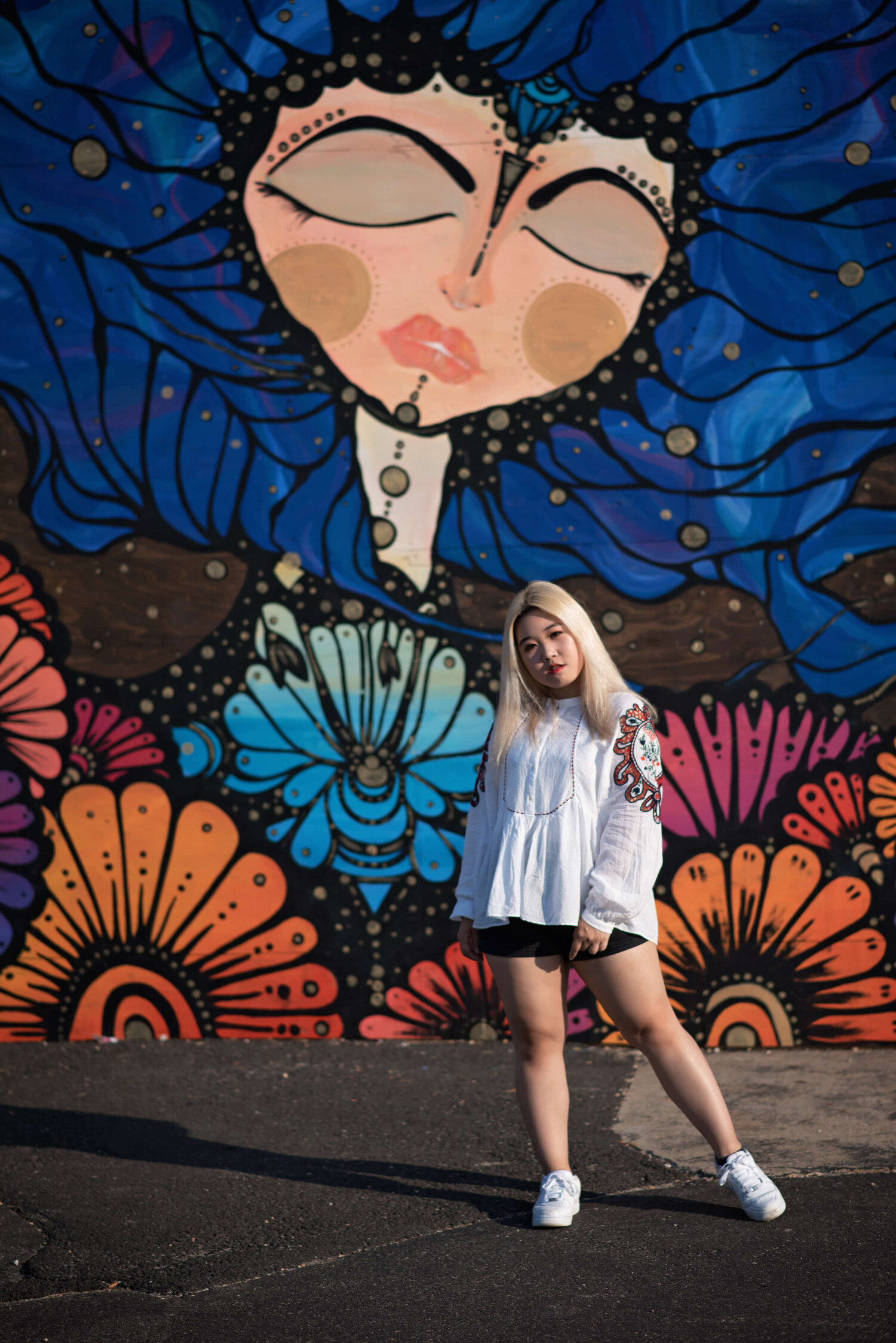 Phoebe in front of a wall mural in Asbury Park. Follow @woodenwallsproject to learn more about these amazing artworks! This amazing art is by @theartofpau.