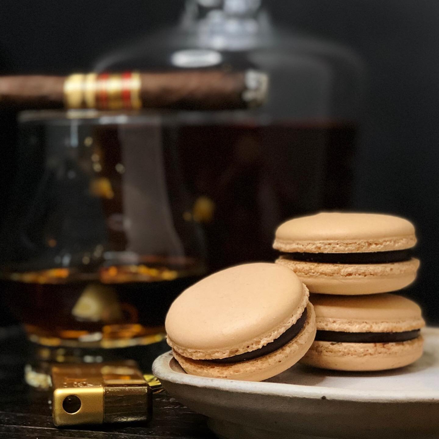  Tobacco and bourbon macarons with dark chocolate filling 
