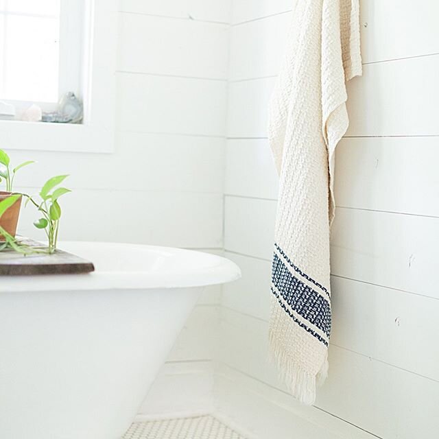 Waffle weave oversized cotton Turkish bath towel 💙 #weave #weaversofinstagram #4-shaftfloorloom #grammamel #leclercnilus #handmade #handwoven #soft photo by @sarahbgilliam
