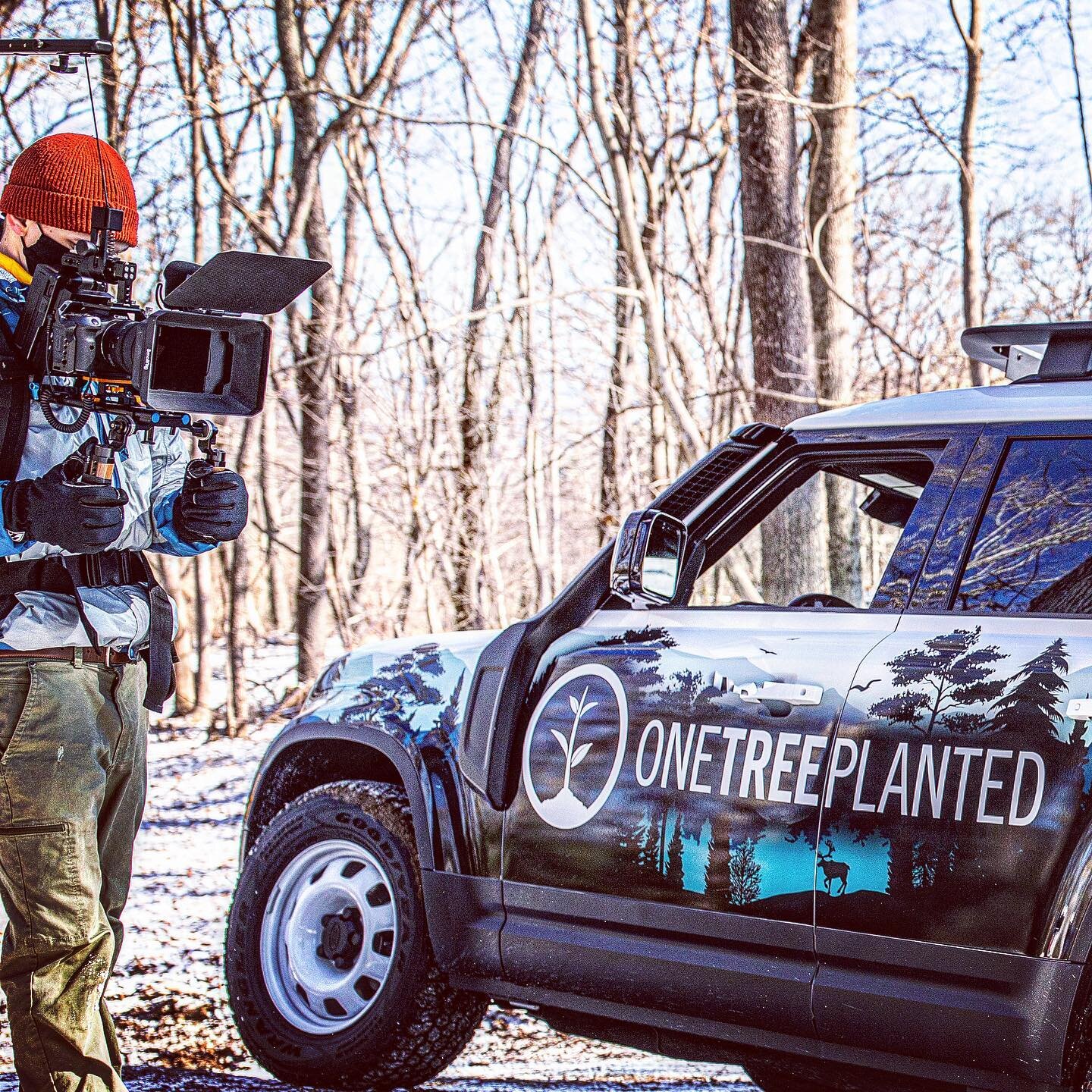 #behindthescenes with @landroverusa &hellip; @skylorejarvis making it look easy in 17* weather. #onetreeplanted #defenderaboveandbeyond