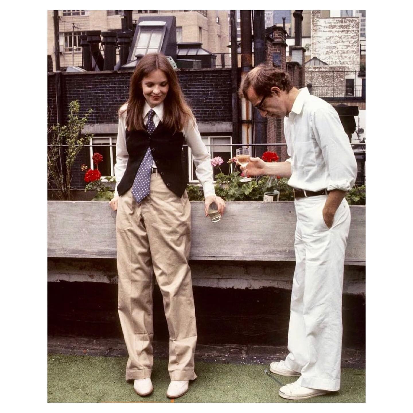 Best dressed  couple &amp; best romantic comedy EVER made! I hope you all agree? ❤️

Happy Sunday evening!! ☁️
&bull;

&bull;

&bull;

#anniehall 
#ralphlaurenstyle 
#theydontmakemovieslikethisanymore 
#brandidentity 
#sundayeveningvibes 
#thesuitsty