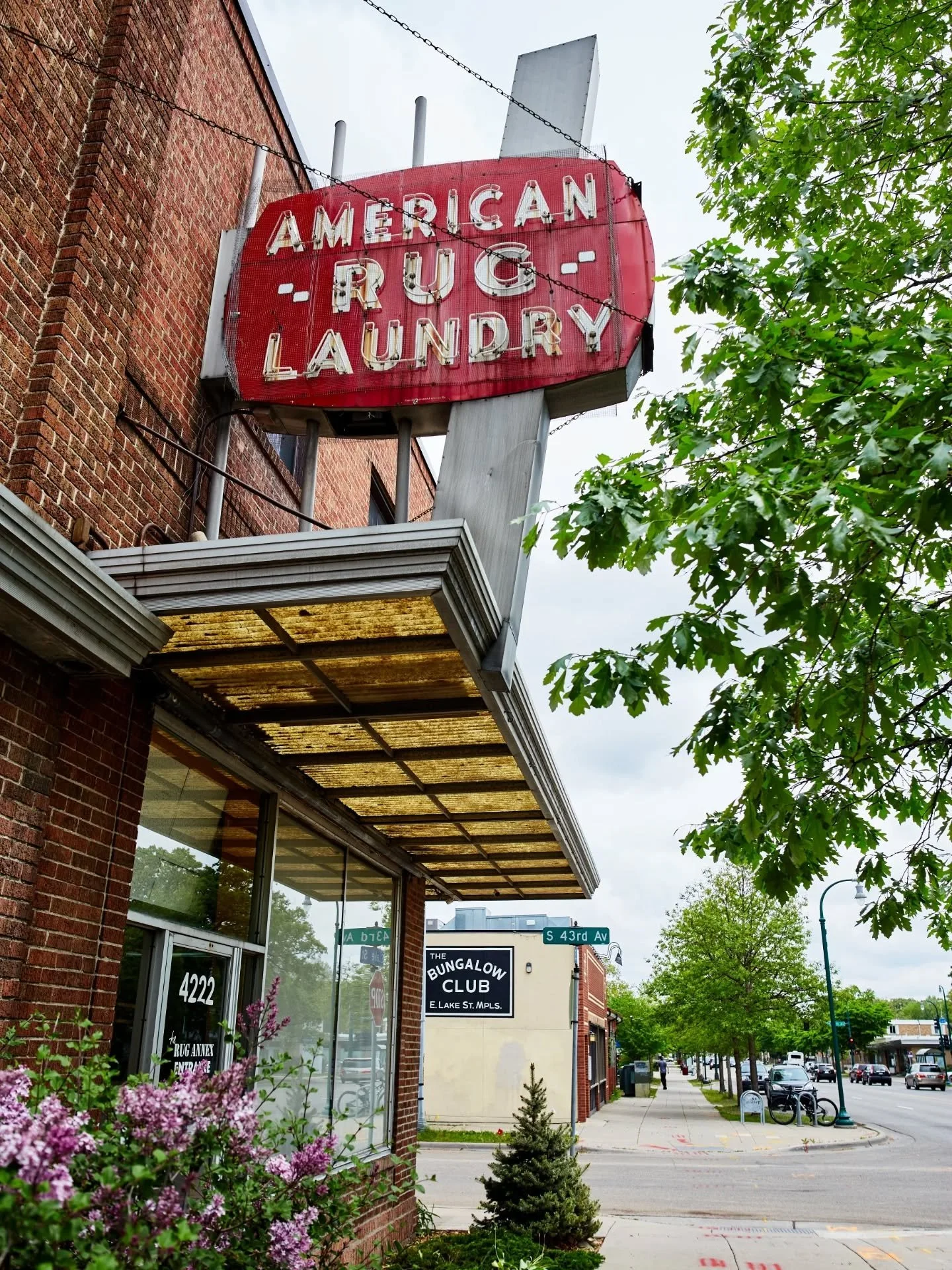 After more than a century on East Lake Street, it’s time to say goodbye to American Rug Laundry American Rug Laundry @americanruglaundry! π Thank you for all your time on Lake Street, you will be missed.
The beloved local business is moving t