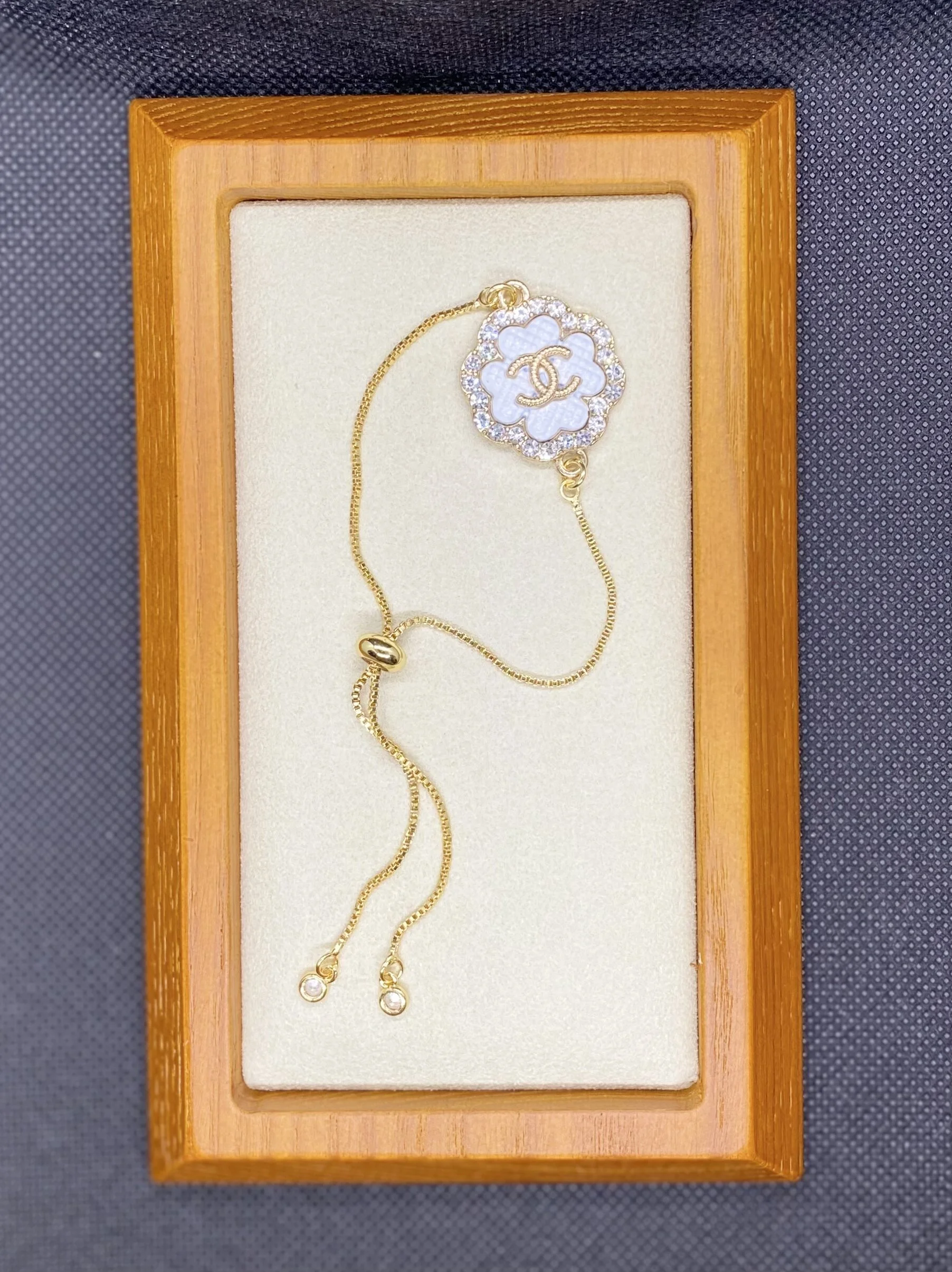 863CED26-0277-4B72-8A5F-C83D8CB1E654