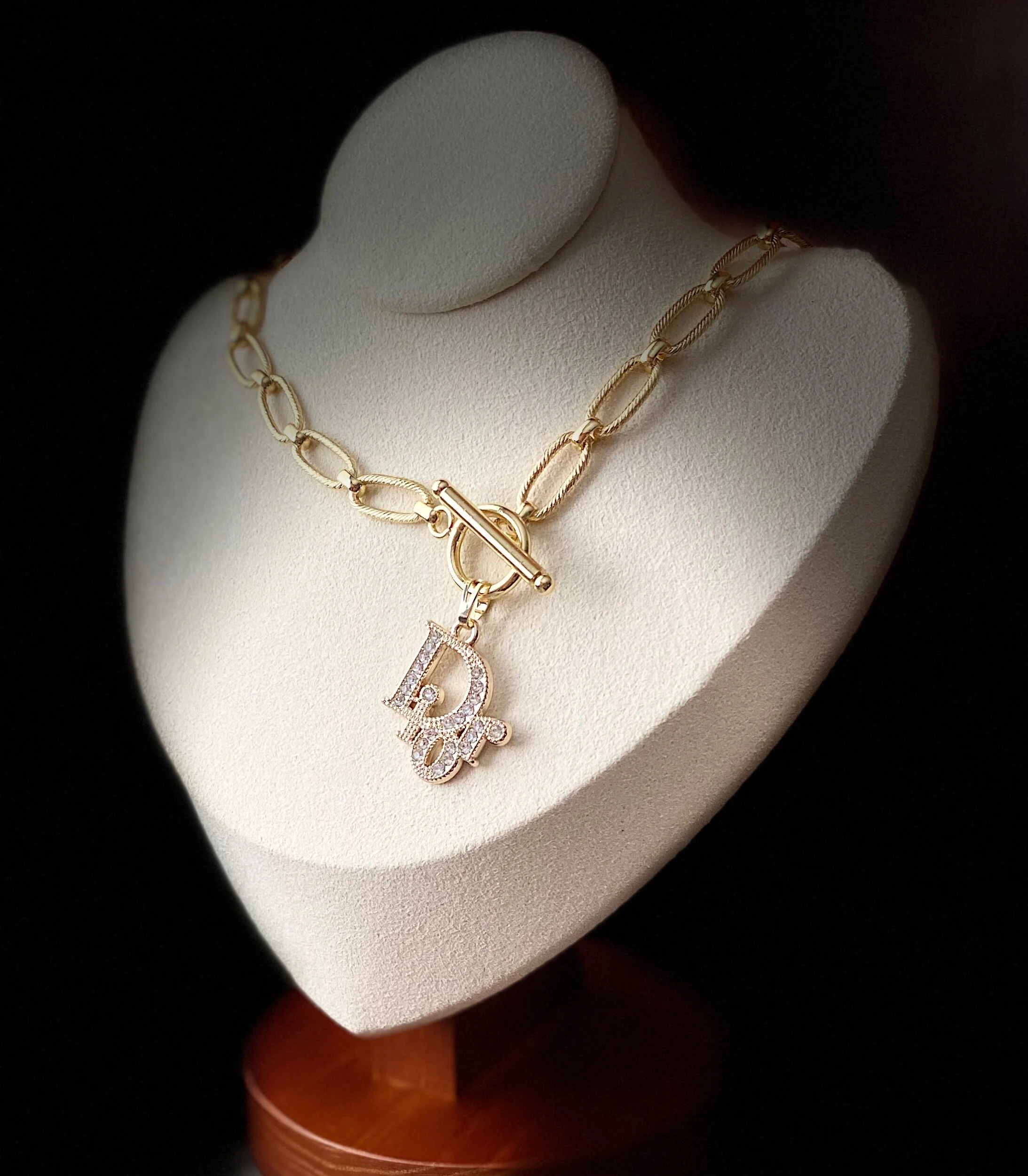 0C24A640-1369-48A3-A549-2B5D472C7A76