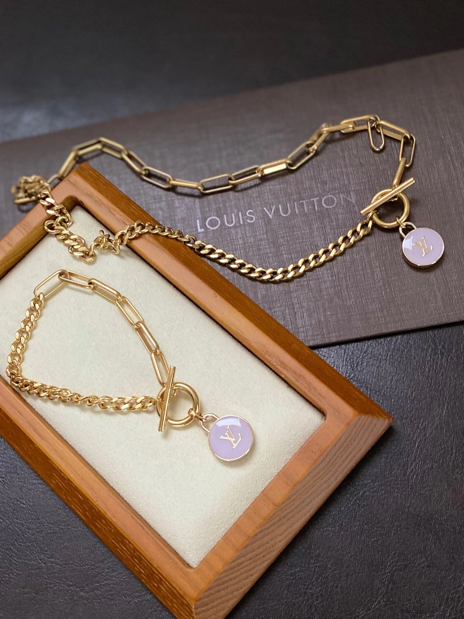 21E1973B-F2B7-45A6-AE60-614510EF9556