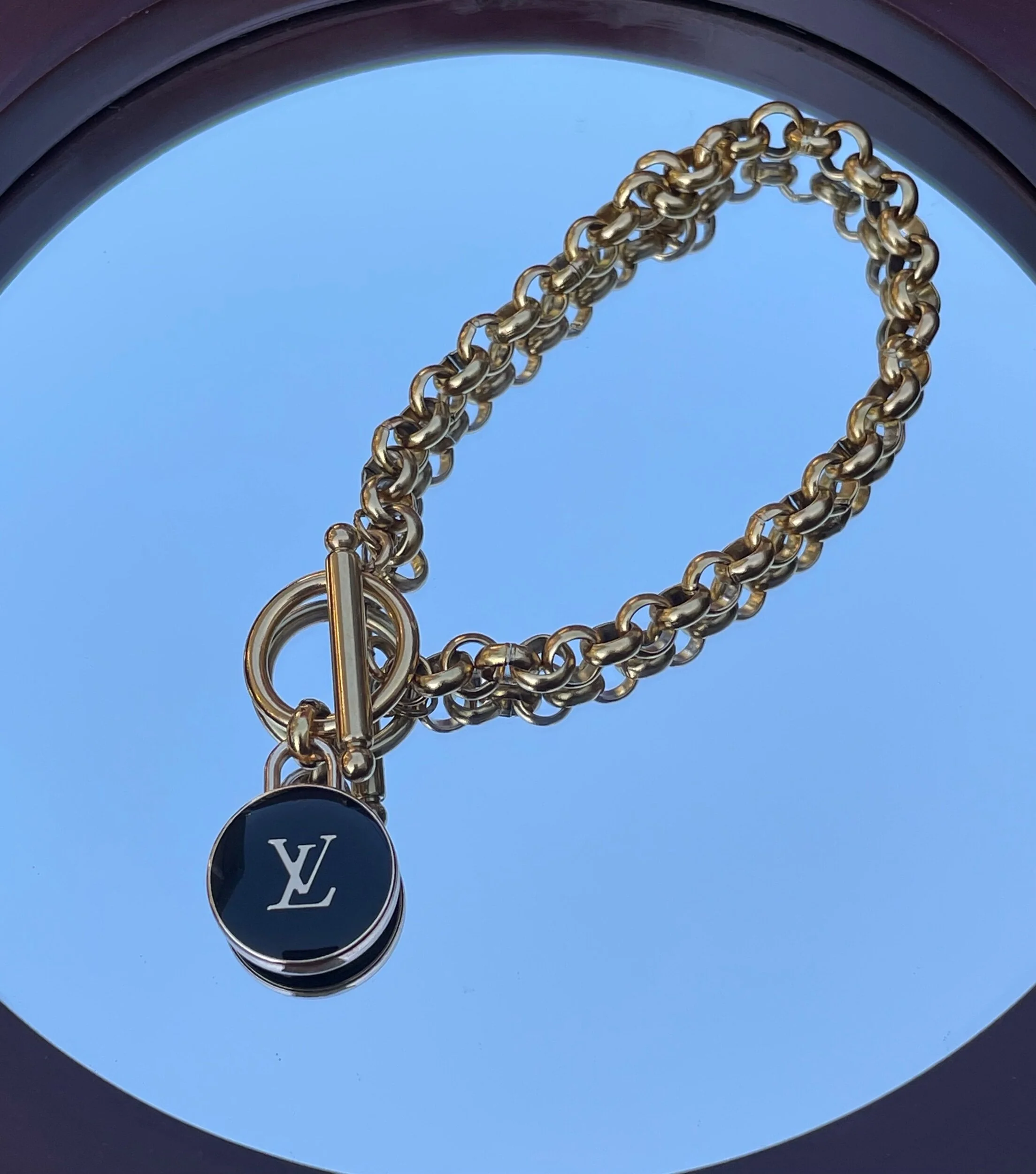 B4087CBA-1036-4104-BE48-94C480F26526