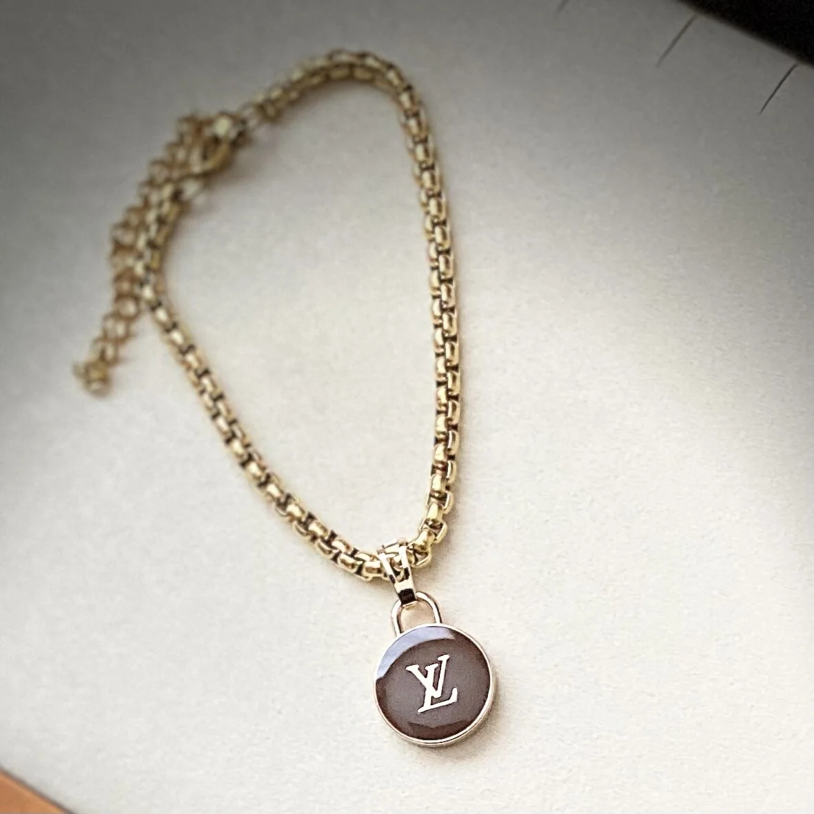 17B8A287-74D5-4C72-8121-489189067954