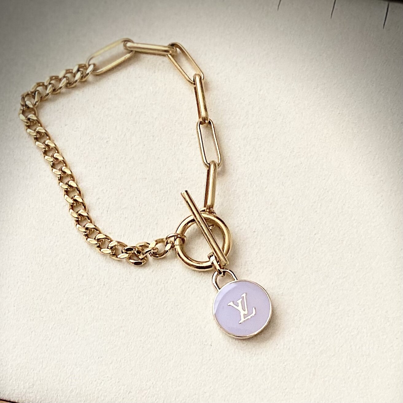 8463B786-5B8B-4095-8F57-51D6DB5AB94B