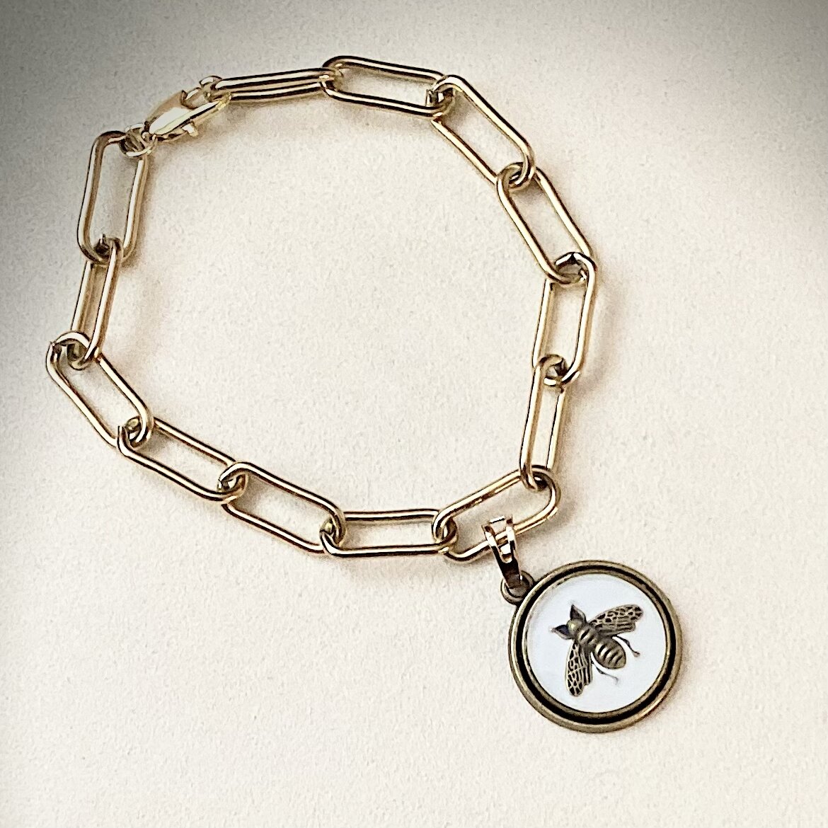 56E95981-6EC4-438B-8BCF-B6BAE87C9291