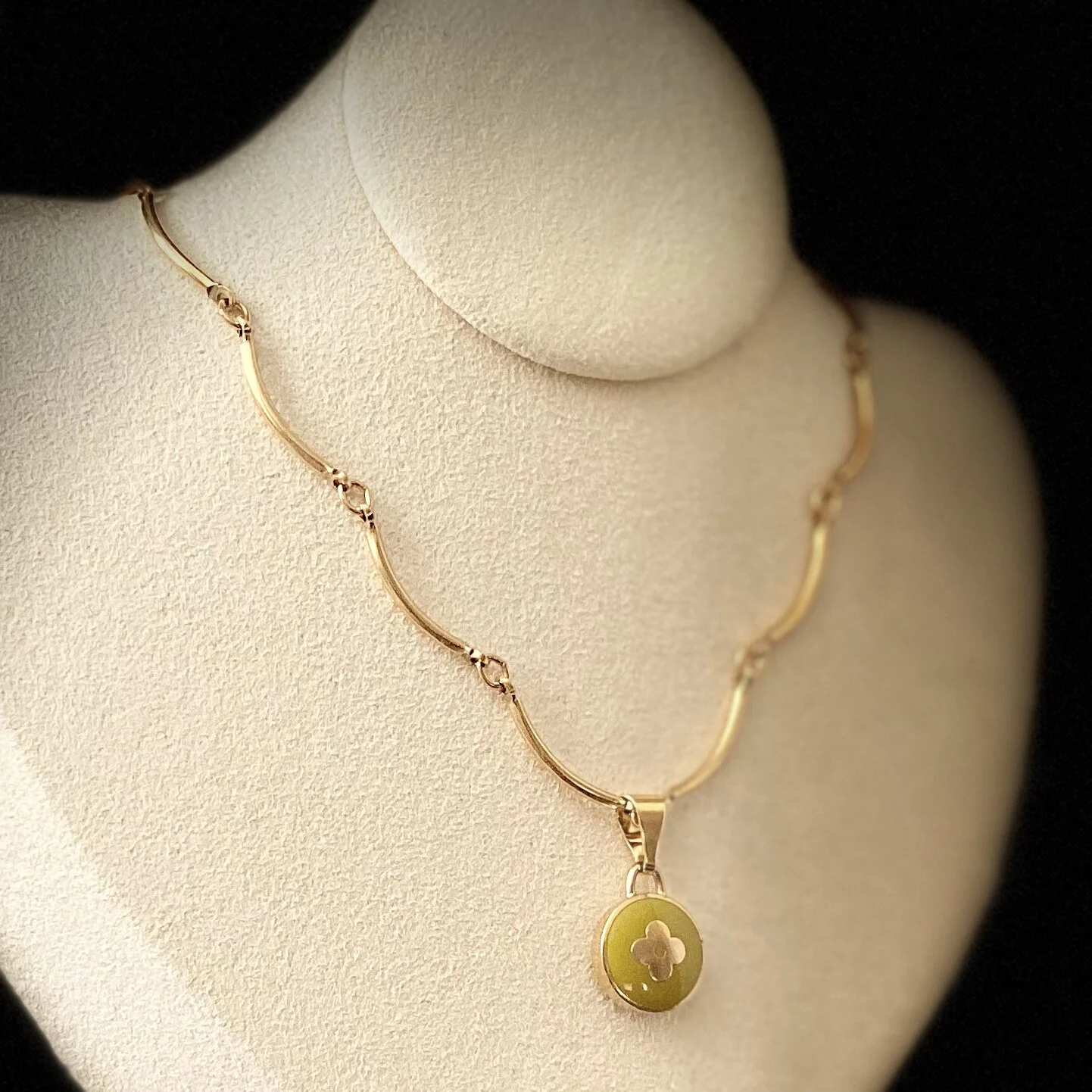 F9D09B20-7AF3-407F-A8B5-452AF6F0BDC4