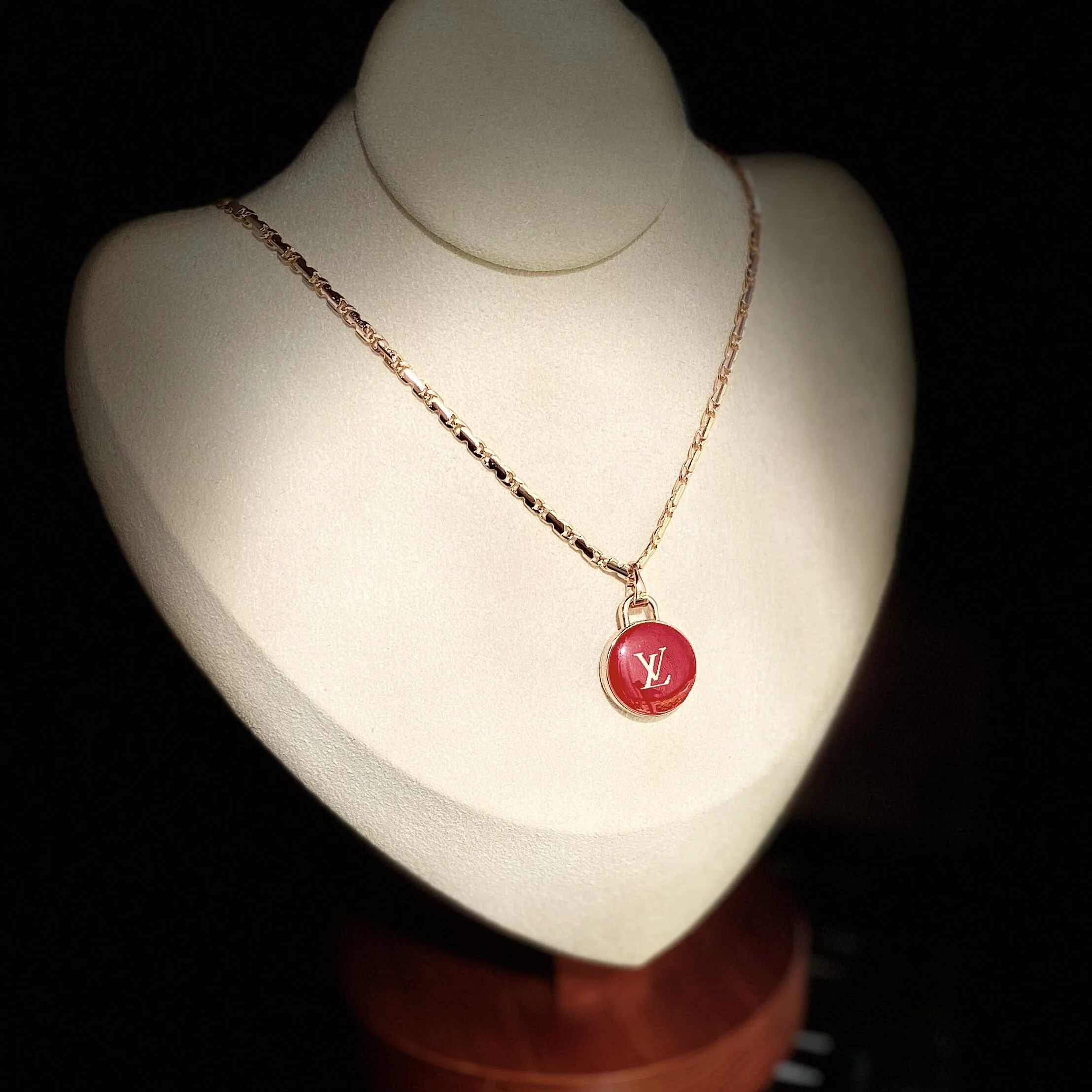 7C0DF9A0-6AEC-4739-81B9-CEB83D448623