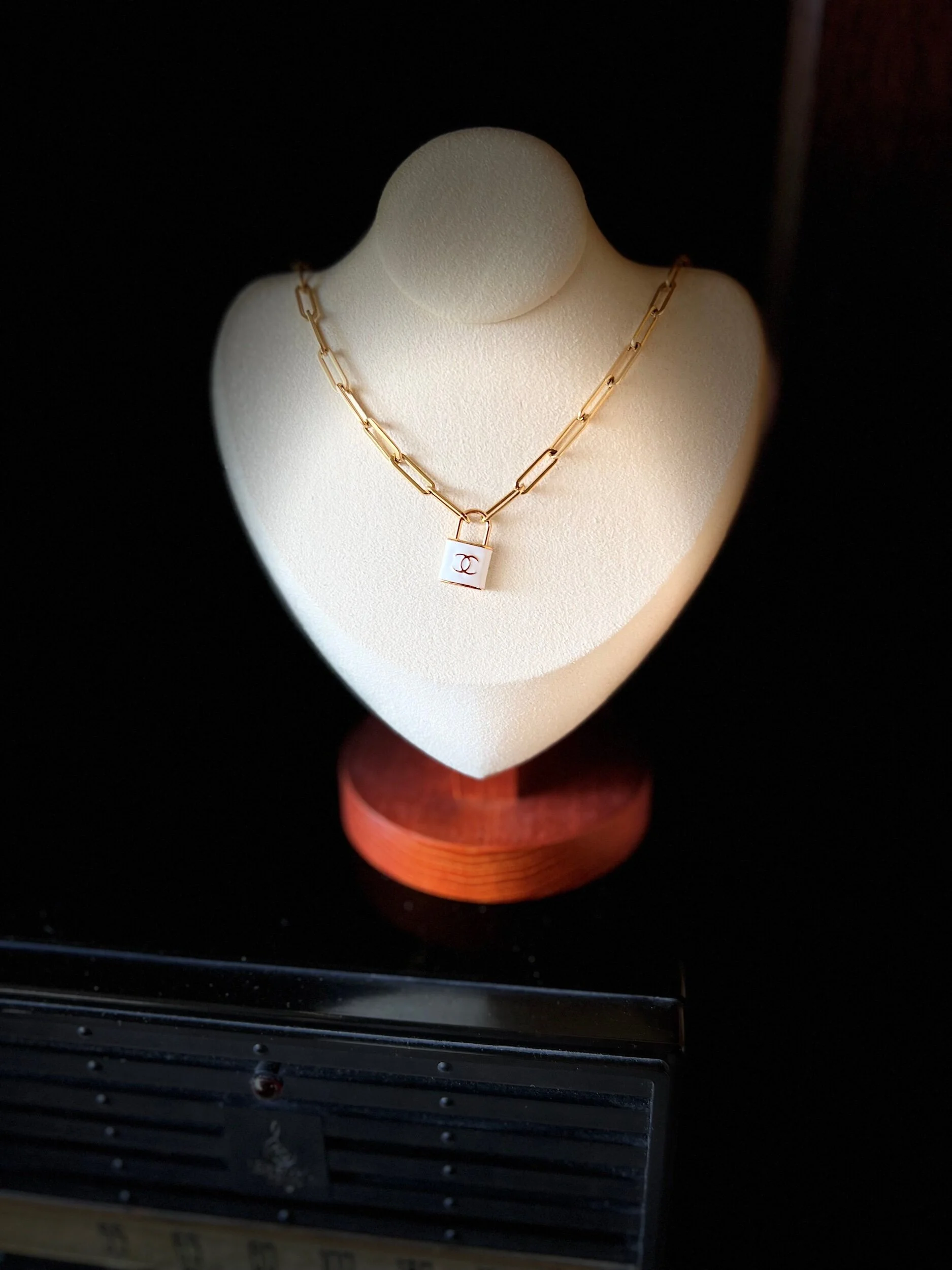 5B86C64E-9A3D-4B4F-97FA-63D2C58EB1CC