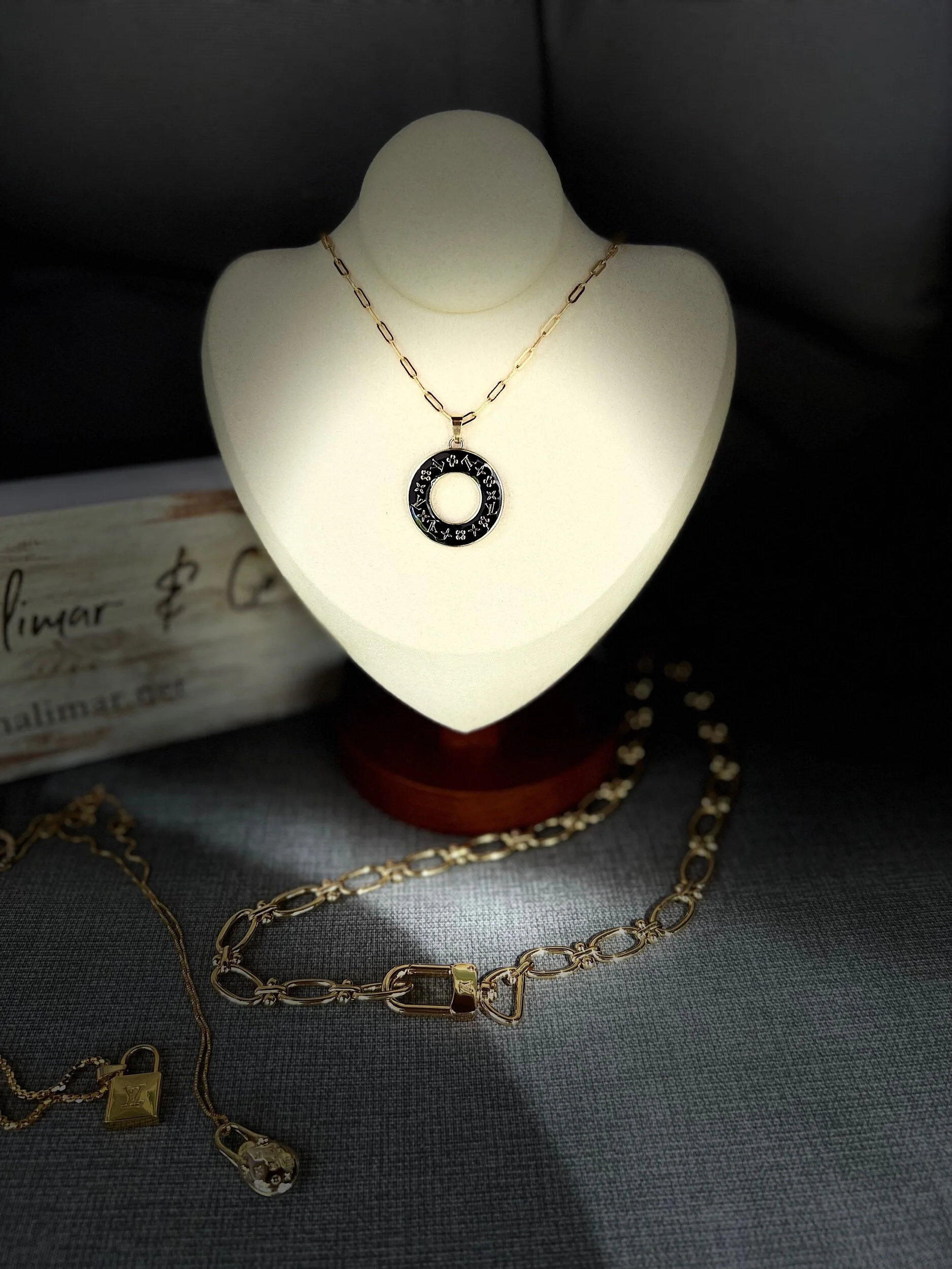 1FAD18EE-AD04-490A-AFD1-CC258F196B67