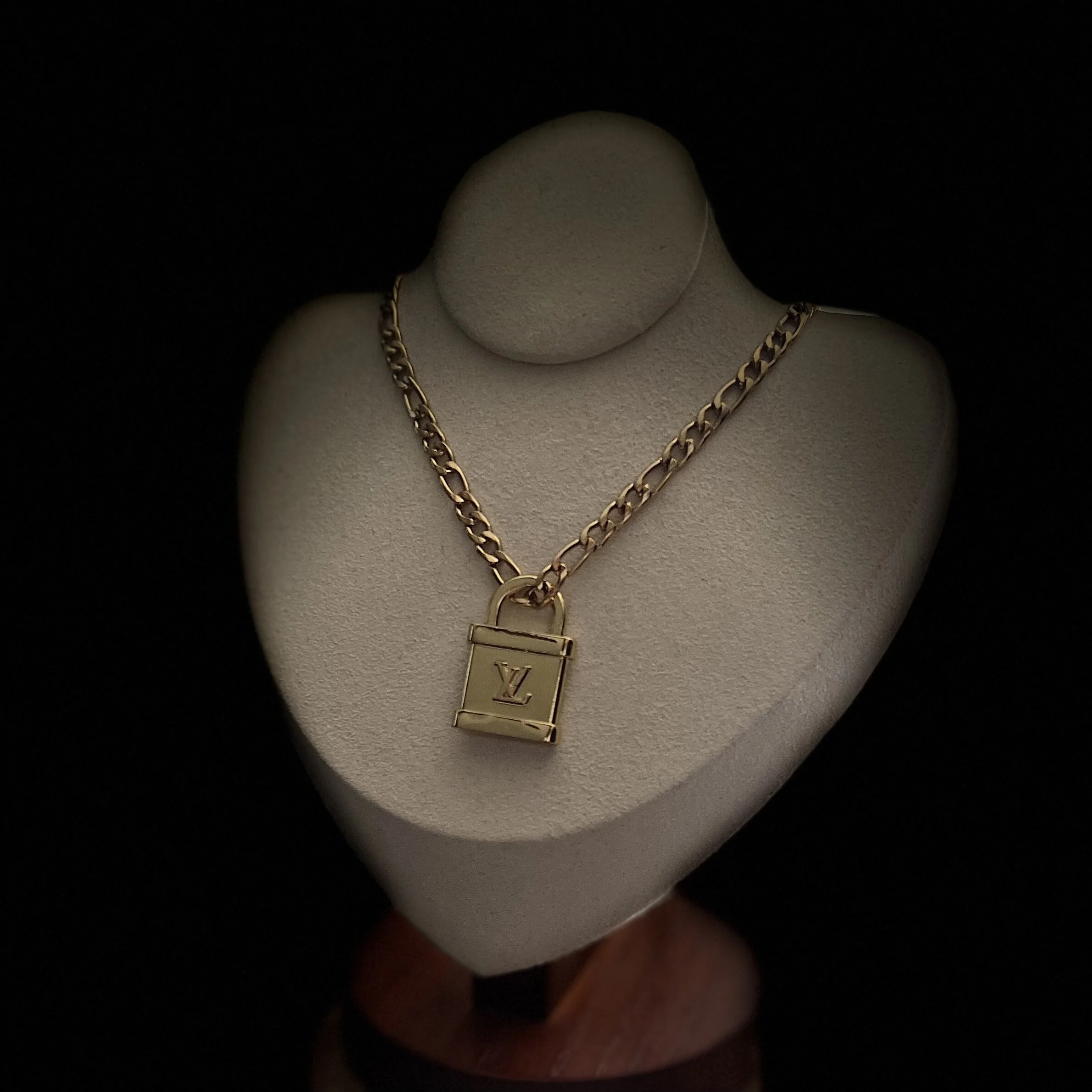 7F7DDA8C-DB31-42A5-AA32-5C69C0321447