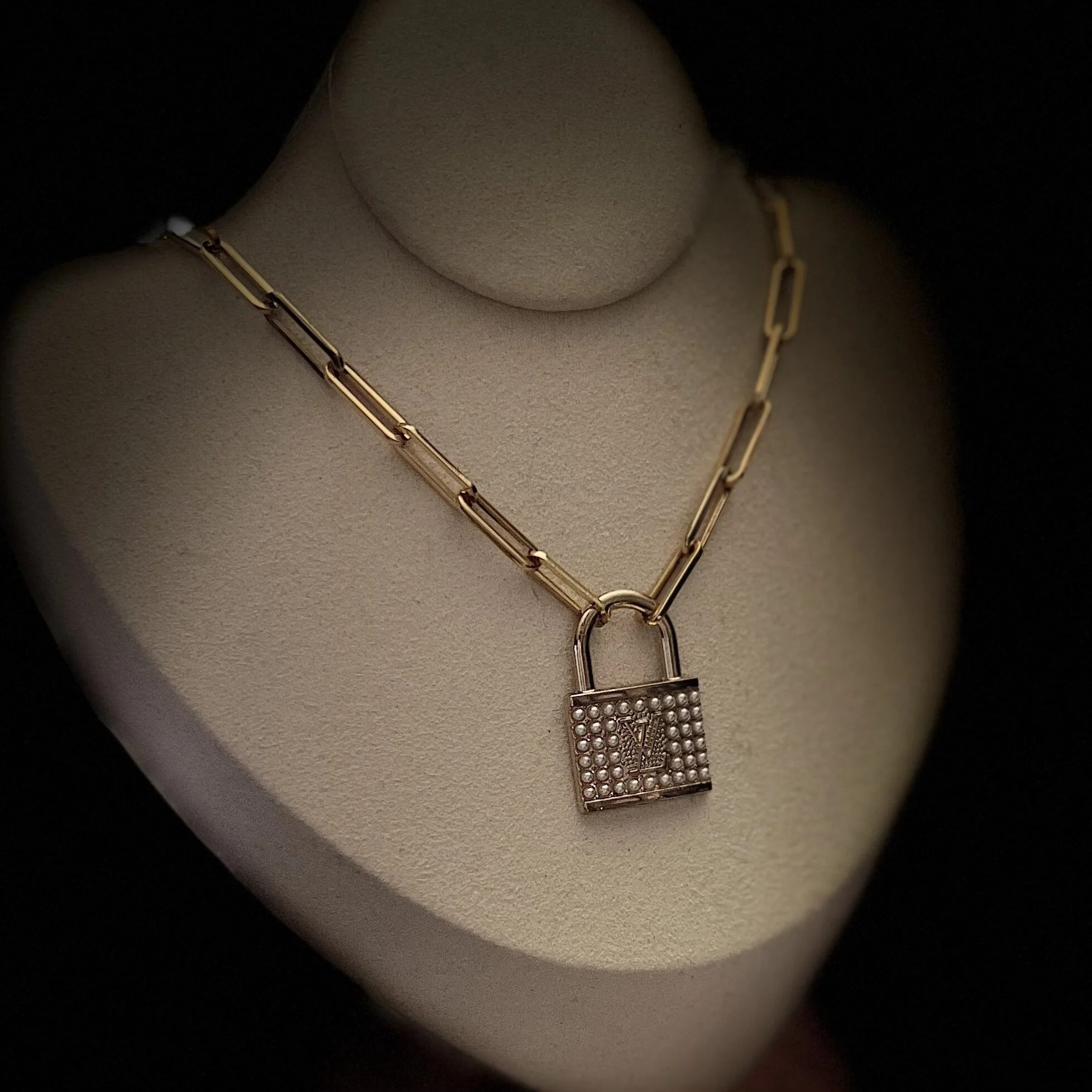 C8C82CFD-CD20-41C3-88E9-736A1290CEE4