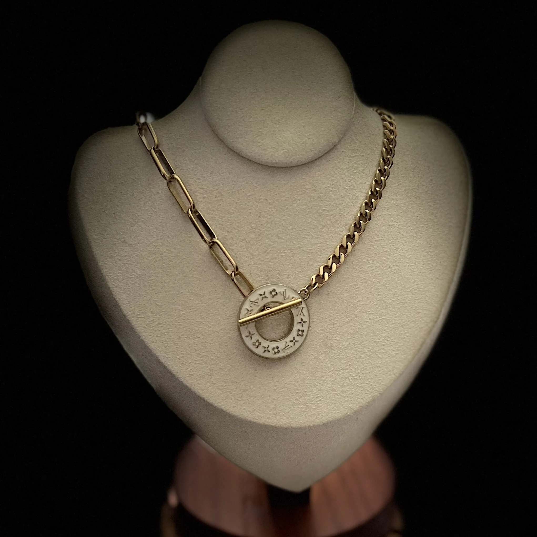 304D2B92-14D6-46E5-BAC0-E564FDAE2E2E