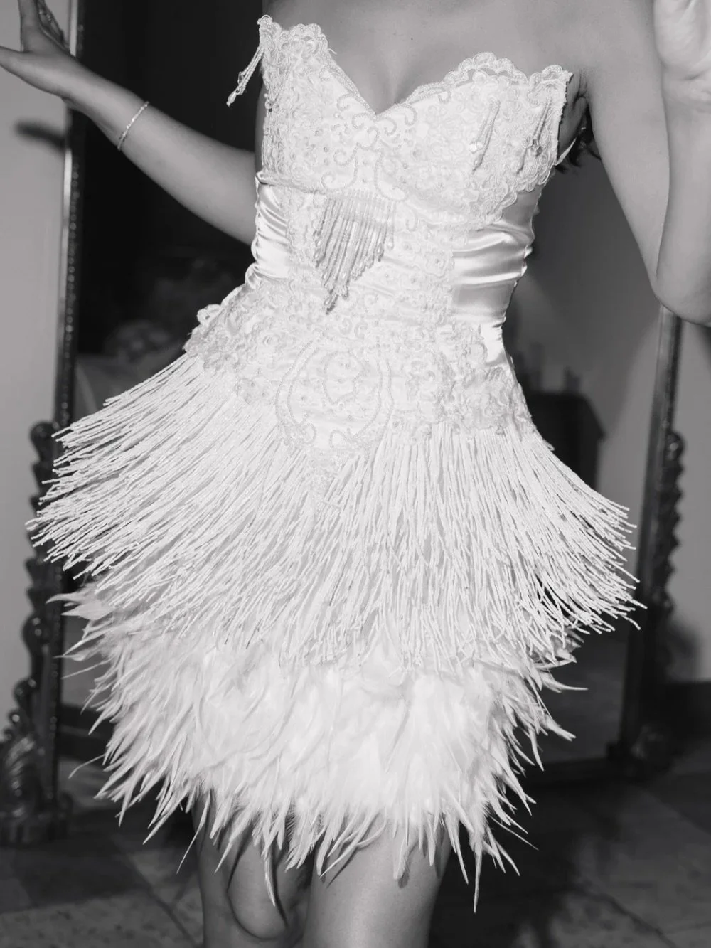 The party doesn&rsquo;t start until that second dress comes on 🪩
.
@zgwhite turned her mom&rsquo;s old wedding dress into her reception dress and it&rsquo;s just 🤌🏼
.
Planning &amp; coordination: @1staceyjones 
Photography: @alexagphotos 
Content 