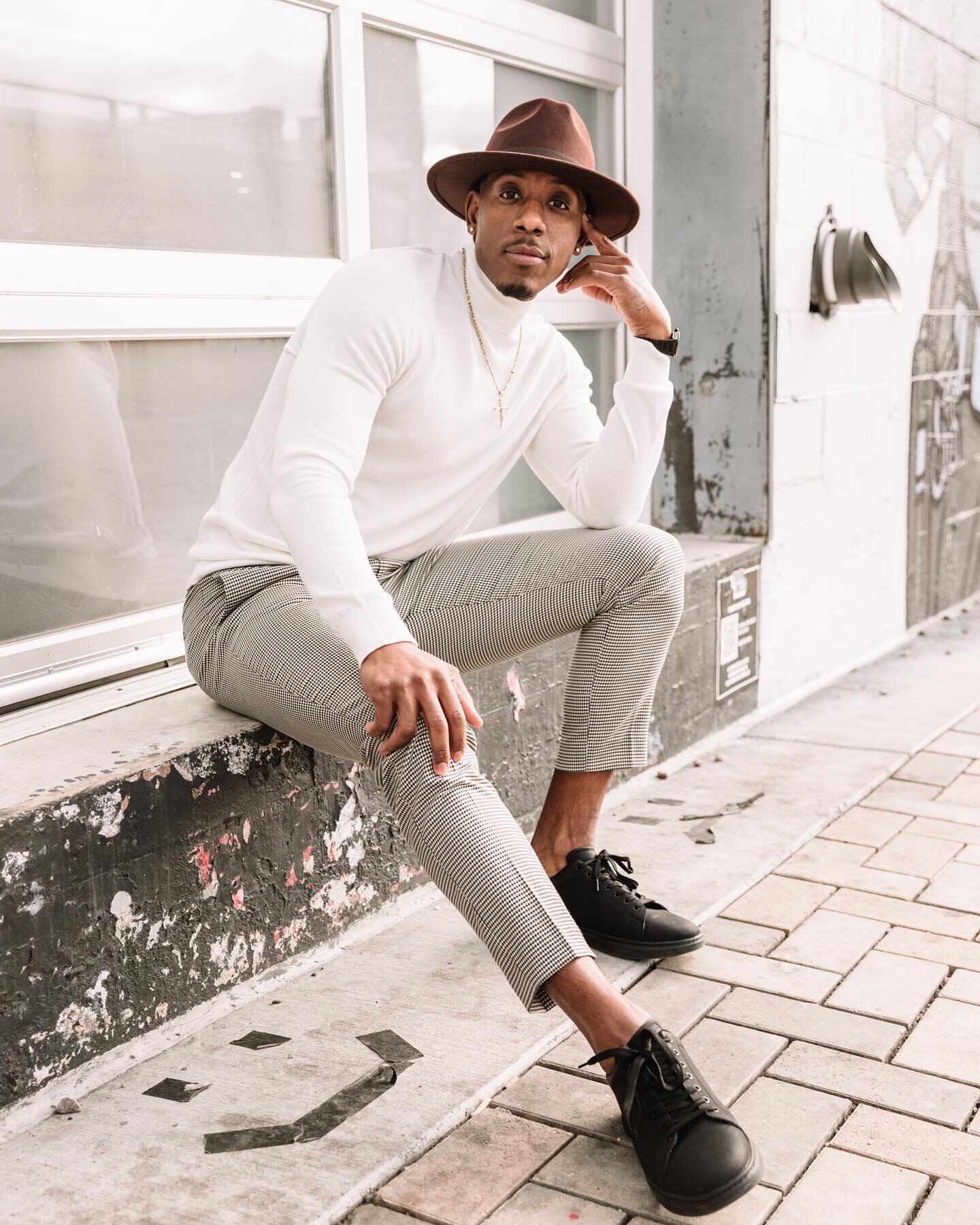 classic kinda vibe 
Model: @jamarrarmond 
.
.
.
.
.
.
.
.
.
.
#postthepeople #igportrait #instaportrait #denver #denvercreates #sundaynightmeets #colorado #moodyportraits #portraitsmag #justgoshoot #modeling #makeportraits #photooftheday #justgoshoot