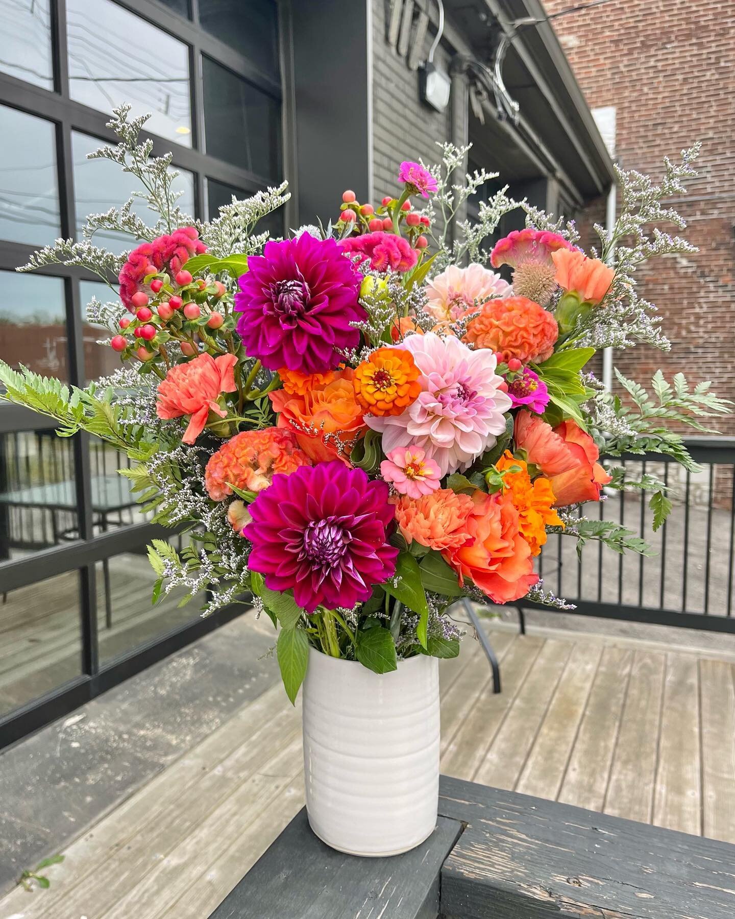 We hope everyone had a great Labor Day weekend! We are back open and ready to take on the week!

#dahlias #stlbouquet #flowers #shopsmall #flowertruck #shopsmallbusiness