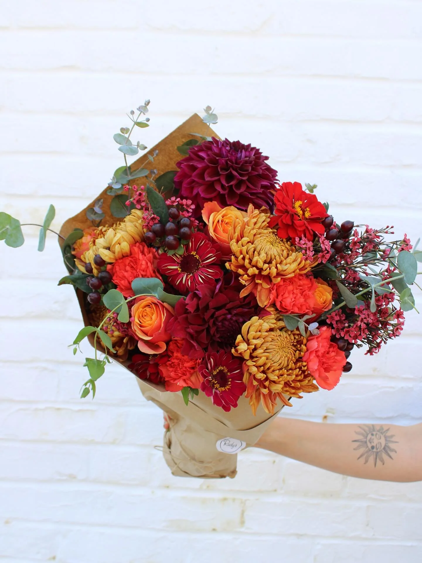 Our top selling items this week are giving fall 🤌🍂 we&rsquo;re so glad you&rsquo;re loving them as much as we do!

Here are the top sellers, ranked in the order of popularity 😄
1. NEW Autumnal Bouquet. Pictured is an XL.
2. Autumn Solstice Bouquet