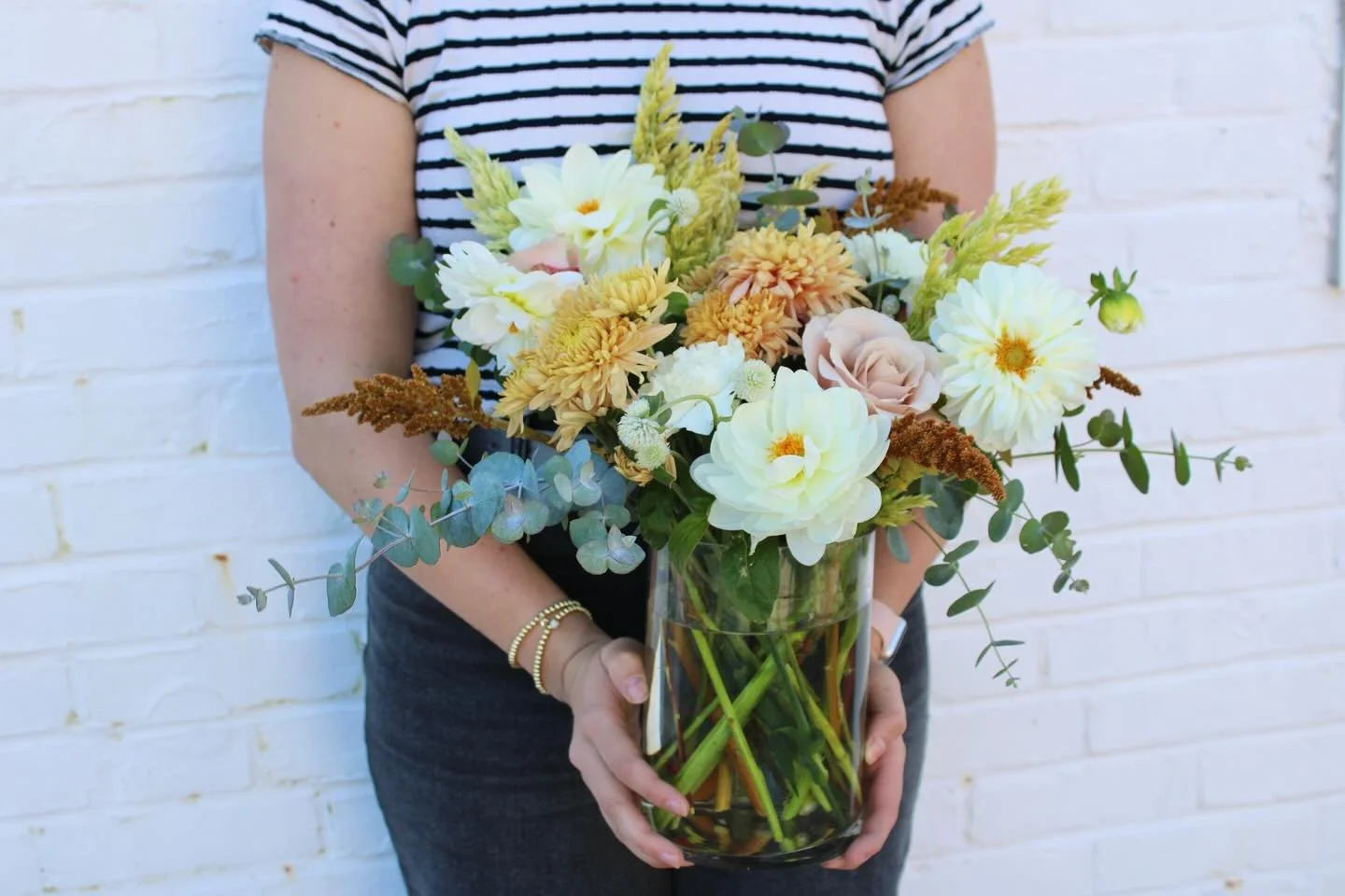 Hosting an event? Let us handle the flowers. 💐 With a wide variety of fresh blooms, we&rsquo;ll create custom designs that make your day unforgettable!

Here&rsquo;s a sneak peek of the arrangements we created recently for an event at WashU!

*pictu