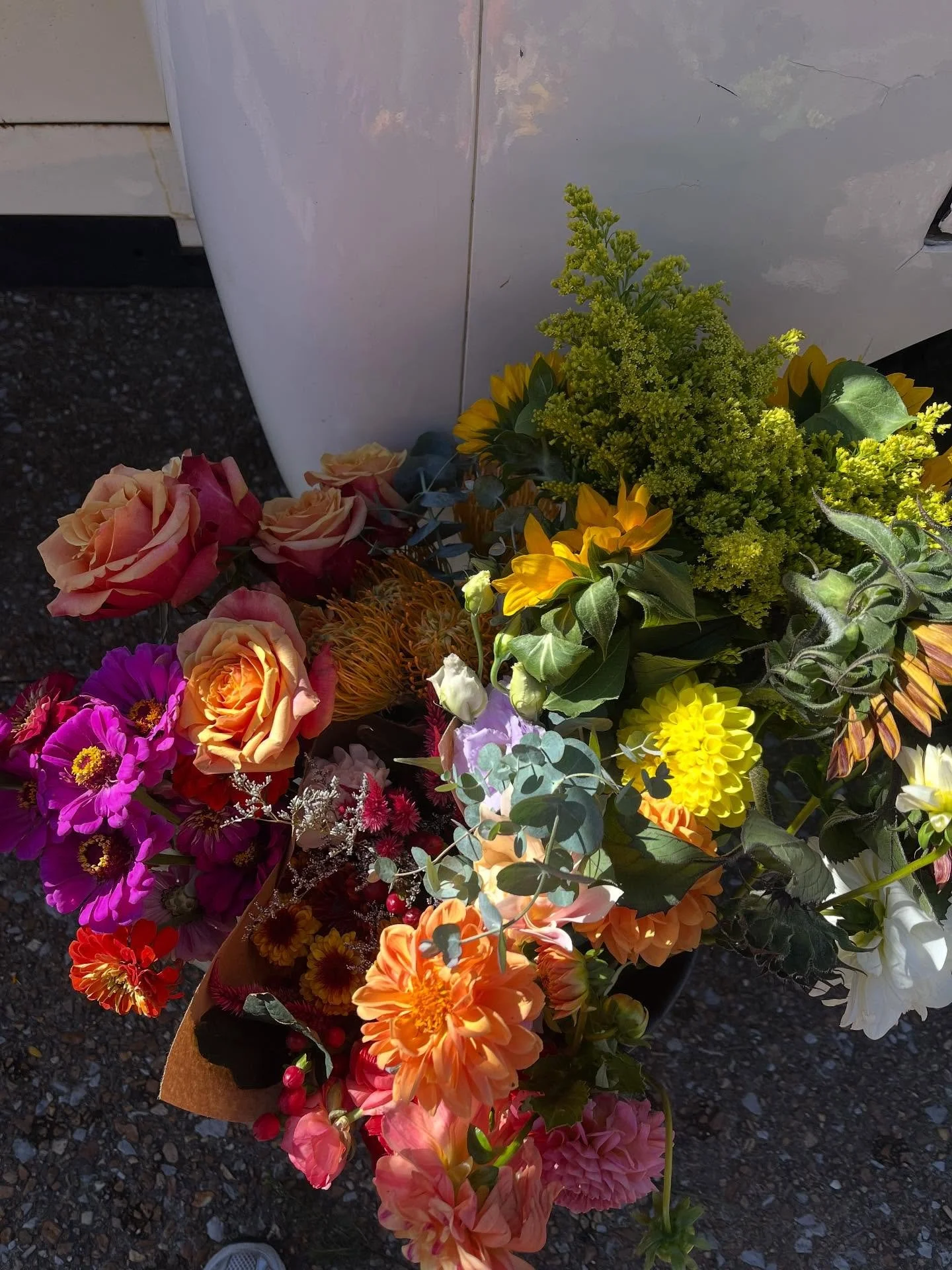 Important reminder! Only 4️⃣ more truck weekends left this season! 🥹

So grab your booties and come build your bouquets while you still can!

Don&rsquo;t forget to bring your Flower Lover Club punch cards as they&rsquo;ll roll over into next season 