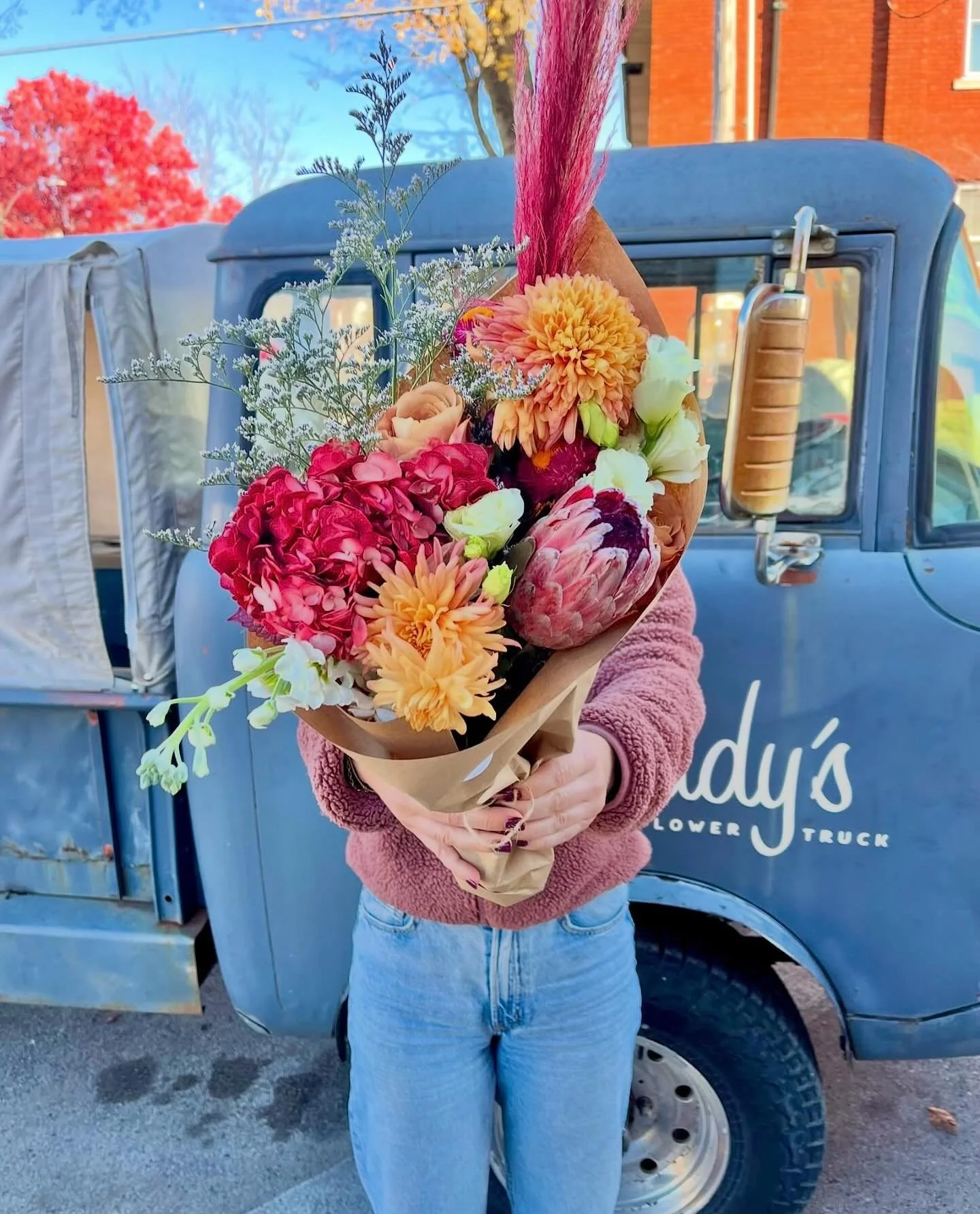 Sunday brunch &amp; flowers just go together. Locations look different today due to weather!

Find us at two STL locations:

- Flower Popup Indoors - @sweetartstlouis Lindell location 10-2

- Rudy&rsquo;s HQ Truck Indoors (2638 Lynch St.) 10-2 

See 