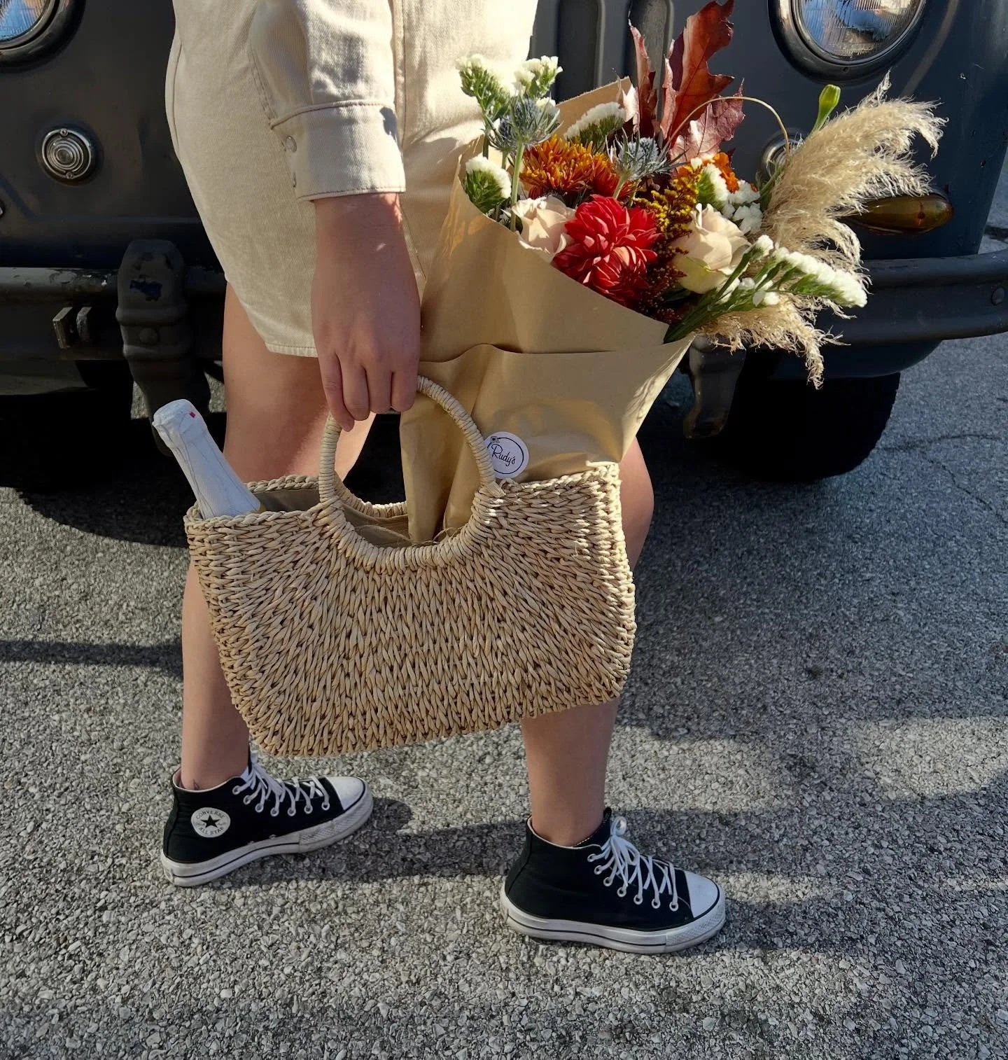 It&rsquo;s celebration szn! 🍾💐

Showers, weddings, birthdays (Scorpios, we see you!). 

Send some love with flower + macarons, a candle, or chocolate.

Same-day delivery until 12pm Monday - Saturday.