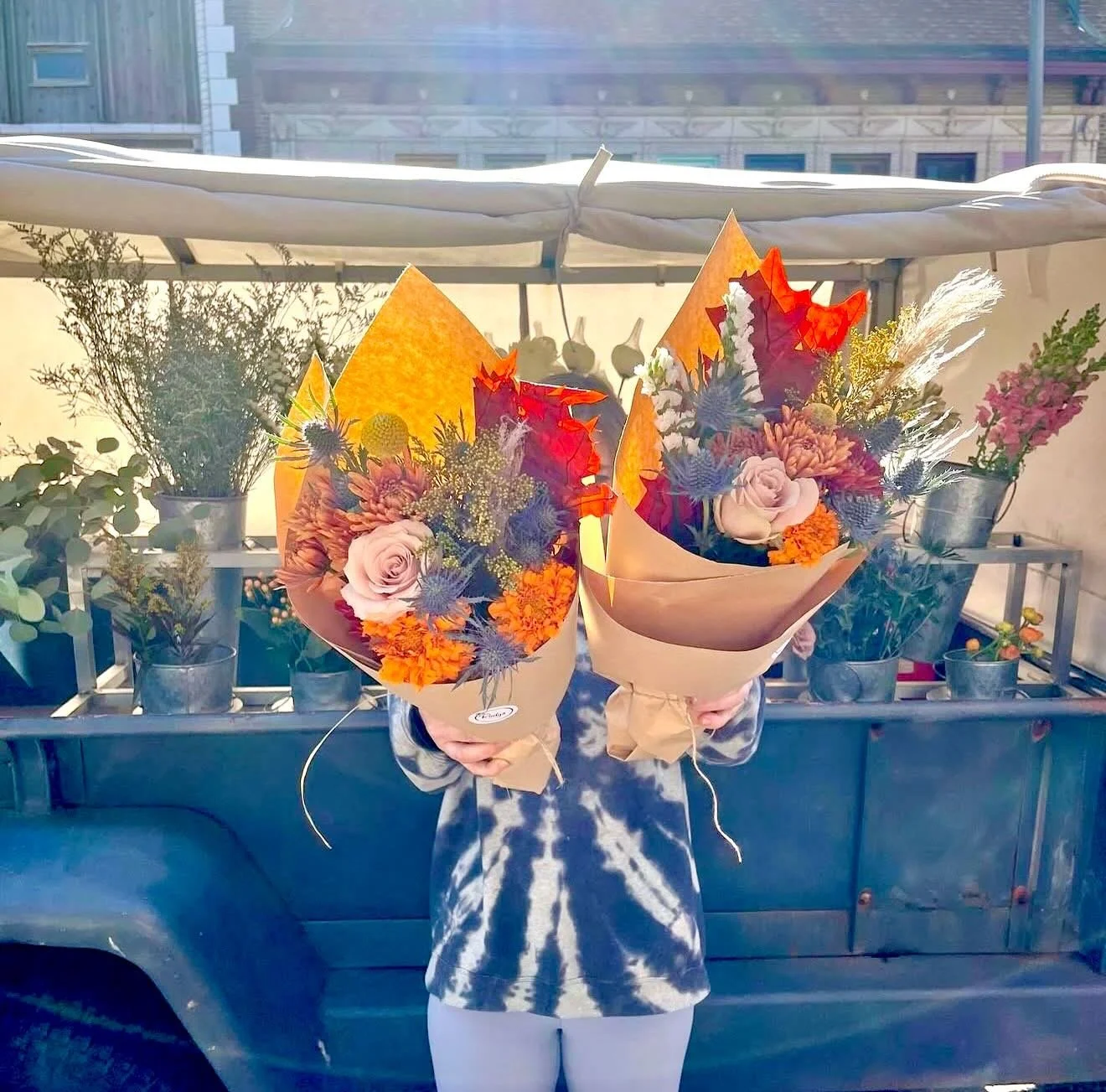 Flower truck magic awaits today friends! Whether you&rsquo;re needing flowers for Thanksgiving or just want something for yourself, you can design your own bouquet with us!

Find us in STL at @pintsizebakery 9-2 and in Kirkwood at @reclaimrenew 10-3.