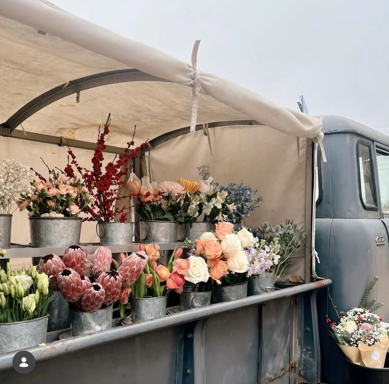 Thanksgiving is tomorrow and we still have a way for you to get Thanksgiving florals for your table, or for a loved one! 

We&rsquo;re bringing the truck out today to help you build your own Thanksgiving bouquets. 💐 

Find us today here:
STL - @knea