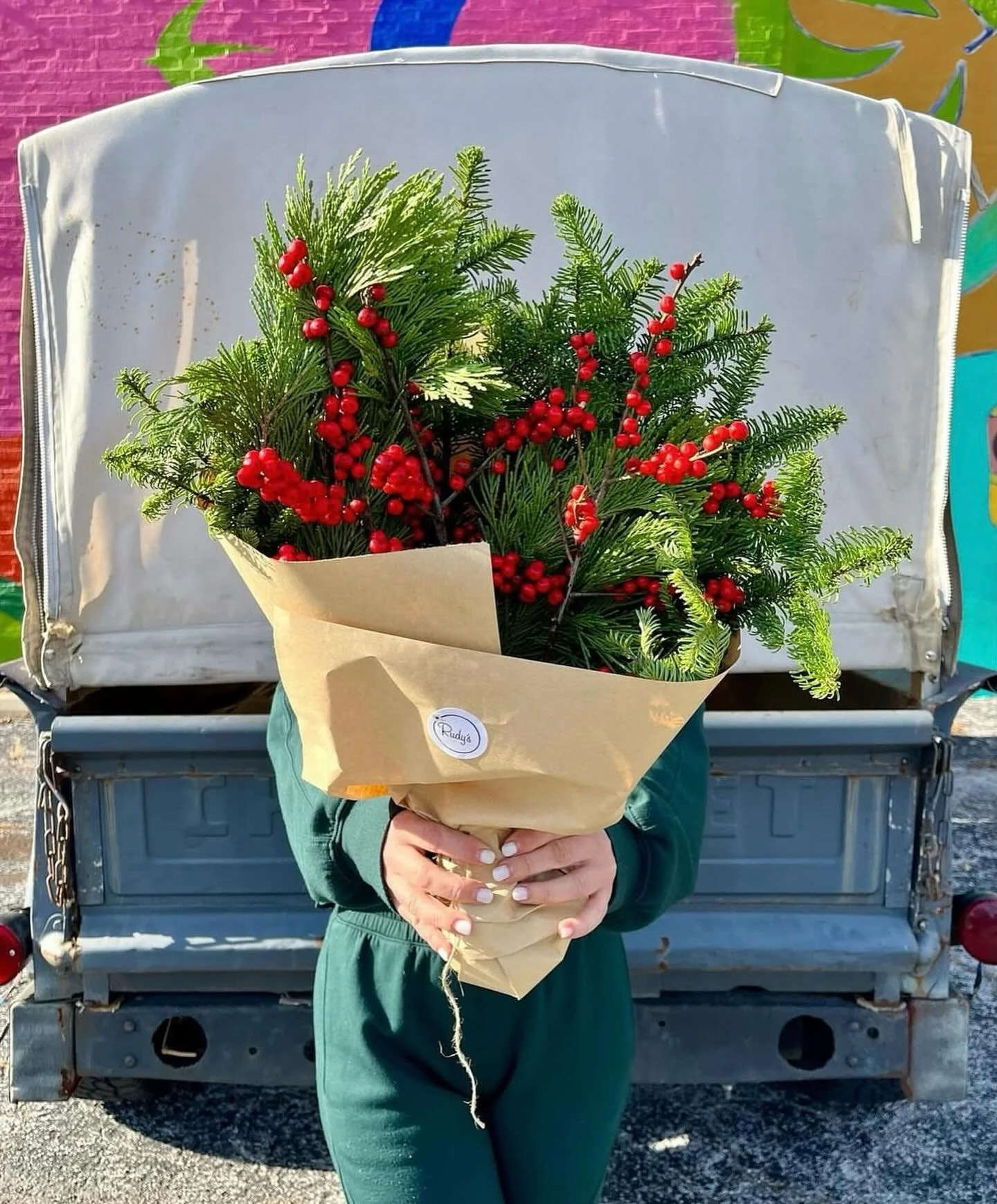 We can&rsquo;t believe this marks our LAST truck weekend of the season! 🥲💐

It&rsquo;s your final chance to build a bouquet at the trucks this year and we cannot wait to see what you create!

Catch us this weekend here: 

Saturday:
STL - @londontea
