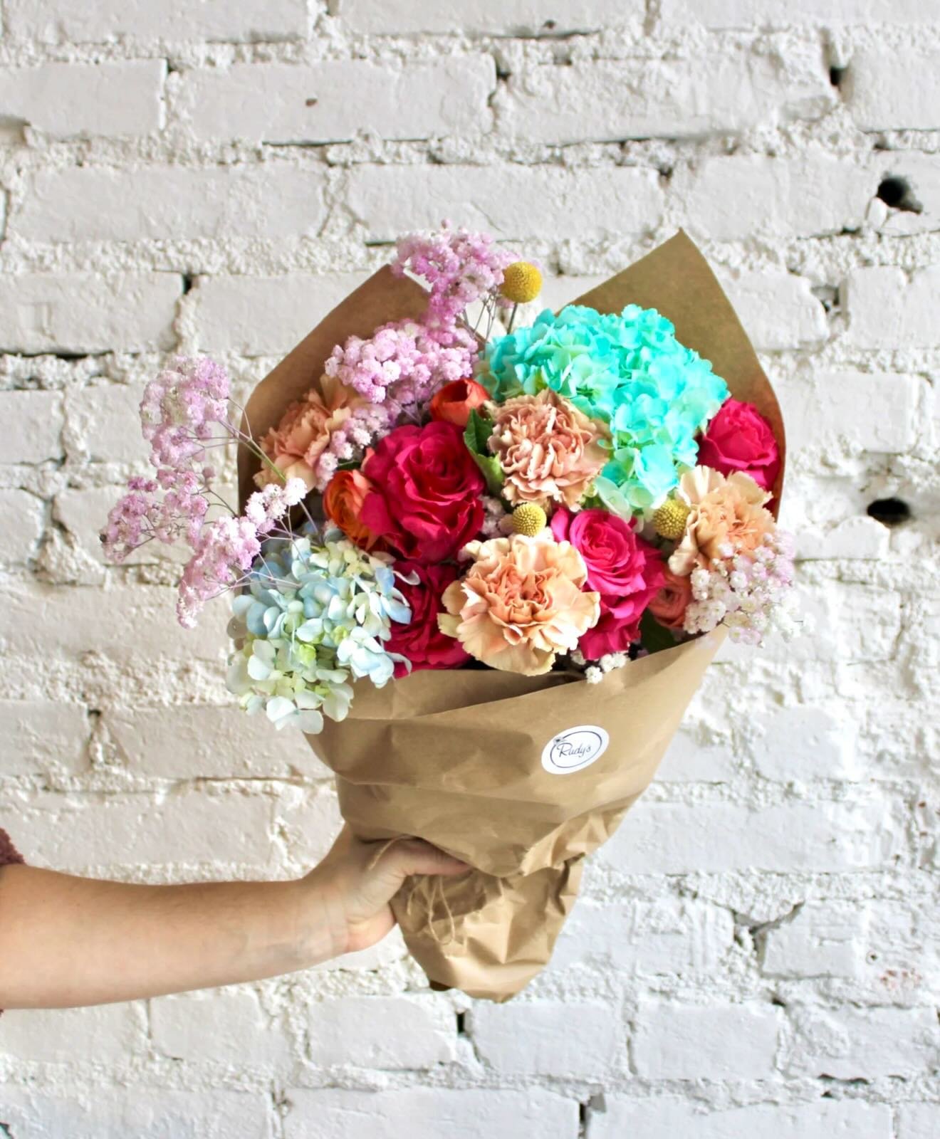 Is there anything worse than going back to work after the two week &ldquo;holidaze&rdquo;?? Not really, so we&rsquo;re trying to find excuses to celebrate. 🎉 

Send flowers to say congrats. 

*pictured is our confetti in XL, a congrats gift box, and