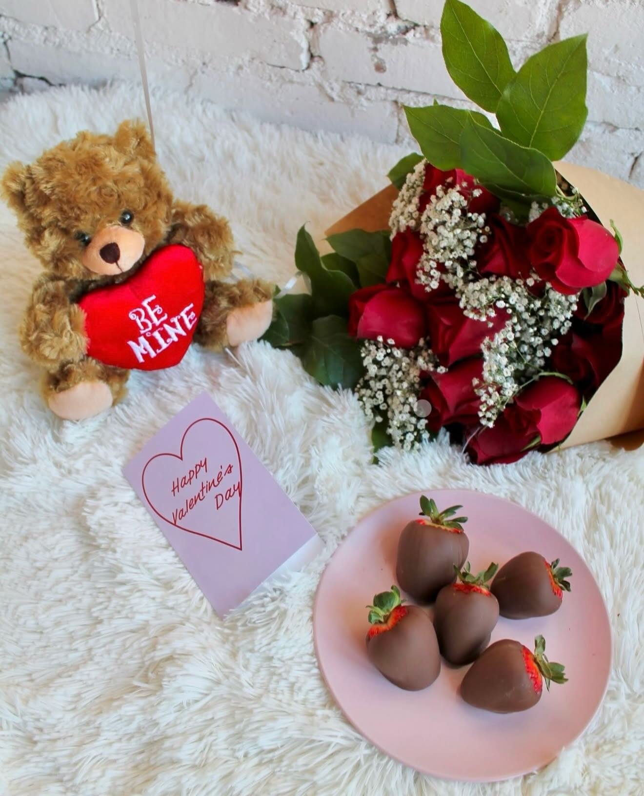 The most iconic Valentine&rsquo;s Day collab with @crowncandykitchen 🍫 

Crown Candy is one of the oldest, most beloved, most iconic candy shops in the St. Louis area.

Be a part of their history by adding on chocolate covered strawberries or a box 