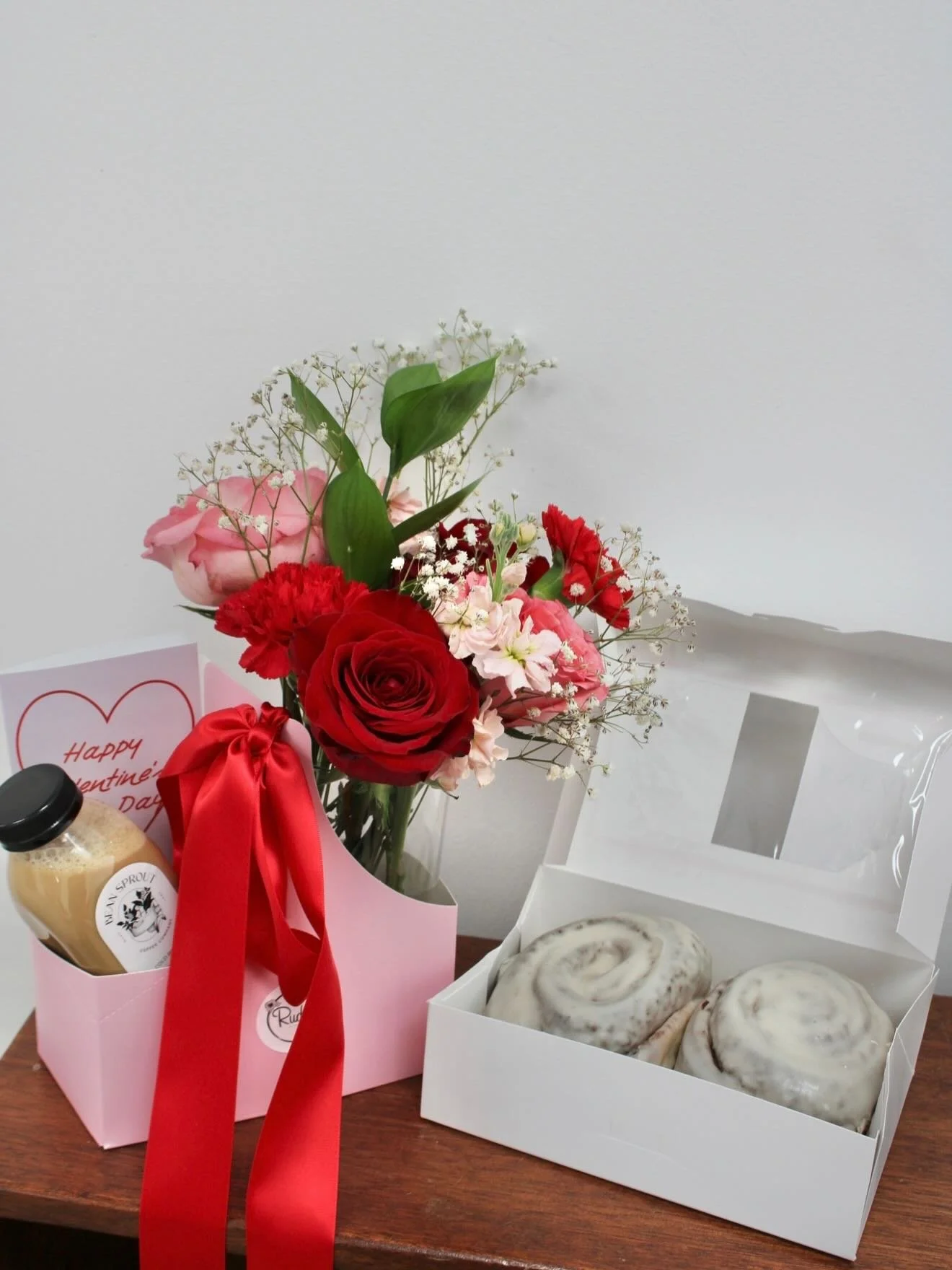 Valentine&rsquo;s Day falls on a Saturday this year, so we&rsquo;re leaning into bed and breakfast with a GIVEAWAY. 💐

@rudysflowertruck, @beansproutcoffeeco, @knead_bakehouse are partnering on a Valentine&rsquo;s Day giveaway featuring the perfect 