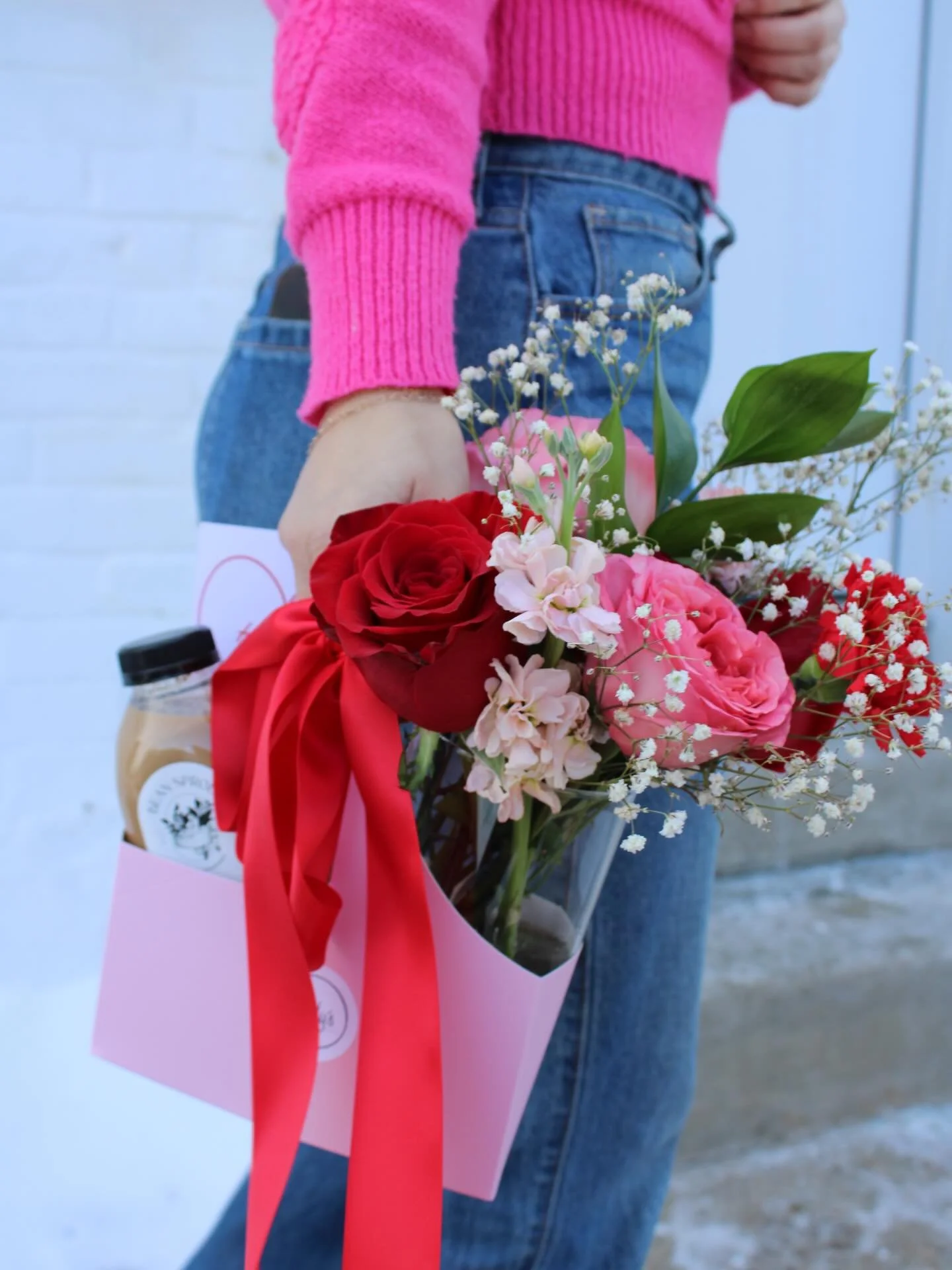 JUST LAUNCHED: Flowers + Coffee vday gift set. Two of your favorite things to give to your favorite person ❤️ Each bundle includes a bottled latte from @beansproutcoffeeco, a bouquet in a vase from us and a Valentine&rsquo;s Day card to write your lo