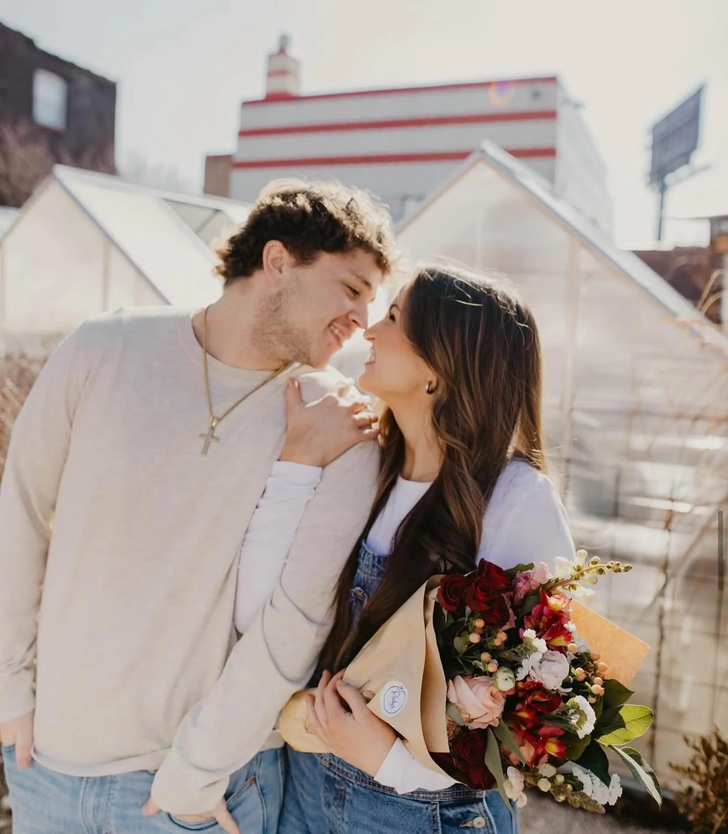 Your date in one hand and flowers in the other. The recipe for a perfect Valentine&rsquo;s Day!

Here&rsquo;s what&rsquo;s left on our Valentine&rsquo;s Day menu:
🌹Neutrals singles
🌹Wildcard XLs
🌹Red + blush doubles 
🌹Arrangements that make a sta