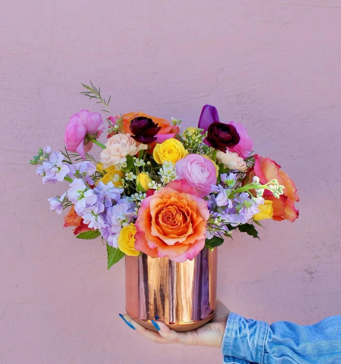 Let&rsquo;s talk about vases! 

See how elevated and elegant these arrangements feel? The difference is the vase. 

It transforms a simple bouquet into a statement piece and instantly makes your florals feel more intentional, polished, and gift ready