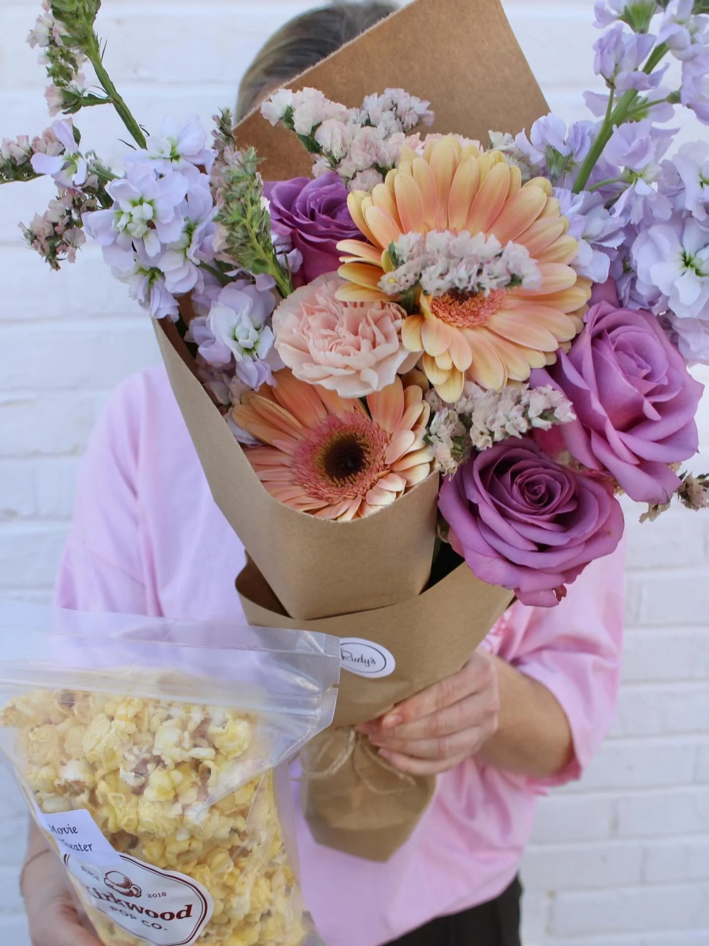 We&rsquo;re back with The Bridgerton Chill Kit&hellip;part two! This time the florals are perfectly matched to each house palette and we&rsquo;re not okay about it. 😍

Curl up with popcorn from @kirkwoodpopco, and tune in&hellip;because Sophie is ab