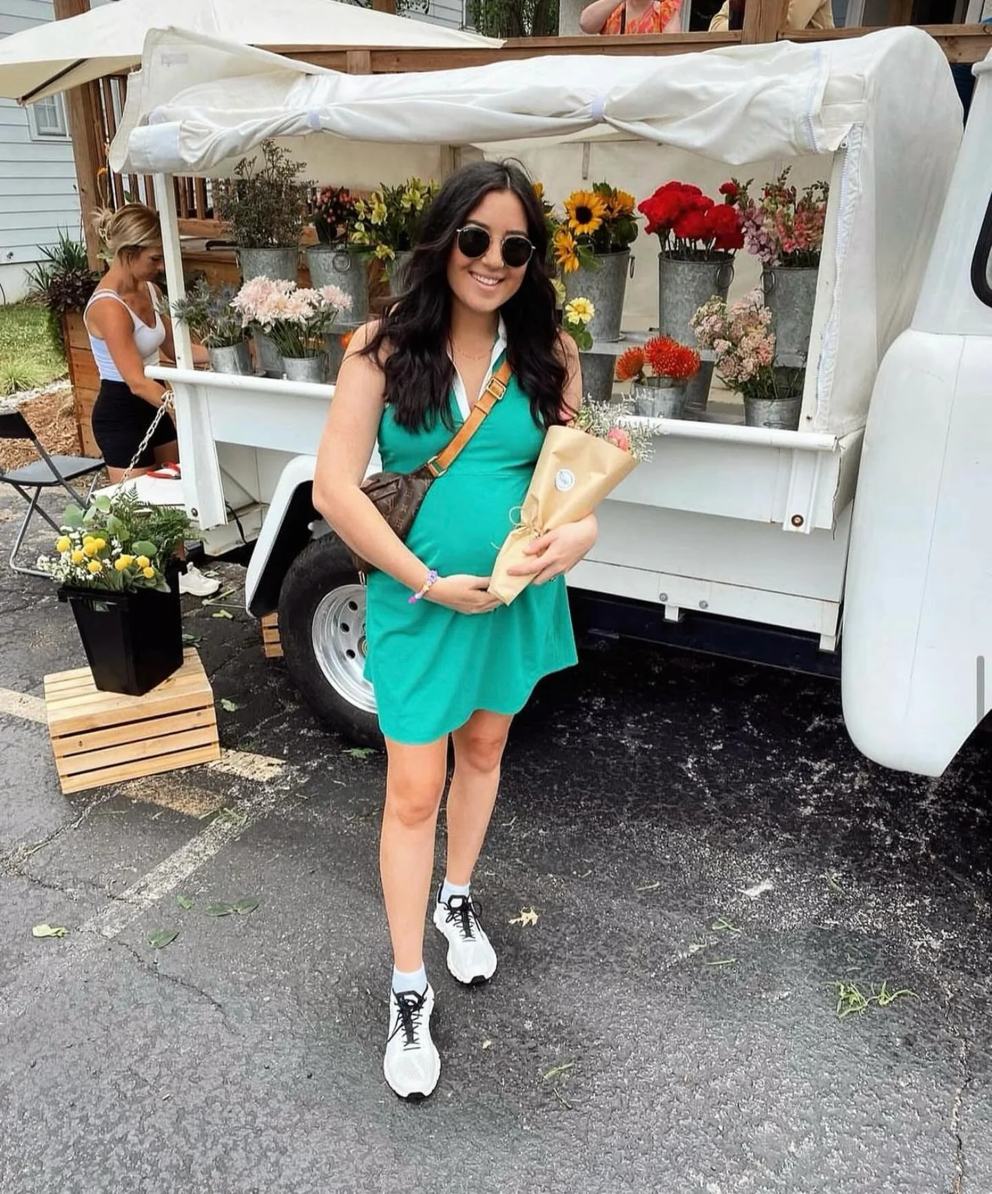 The weather is looking MUCH better for flower trucks today ☀️

Find us in STL at @russellsstl 9-2 and in Kirkwood at @honeybeesbg 9-2.

Can&rsquo;t wait!