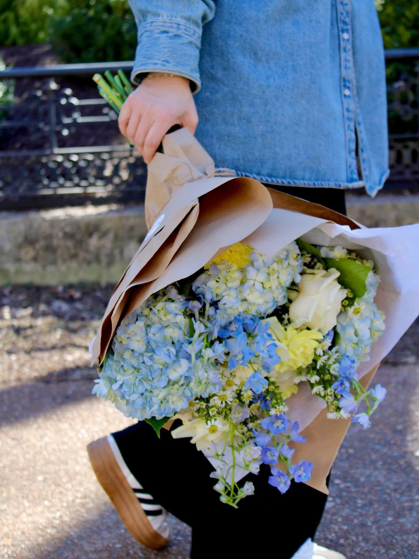 We look forward to sunny skies and bouquets in our vases this week 🌞 

Friendly reminder to order by noon Monday - Saturday for same day delivery 🚚