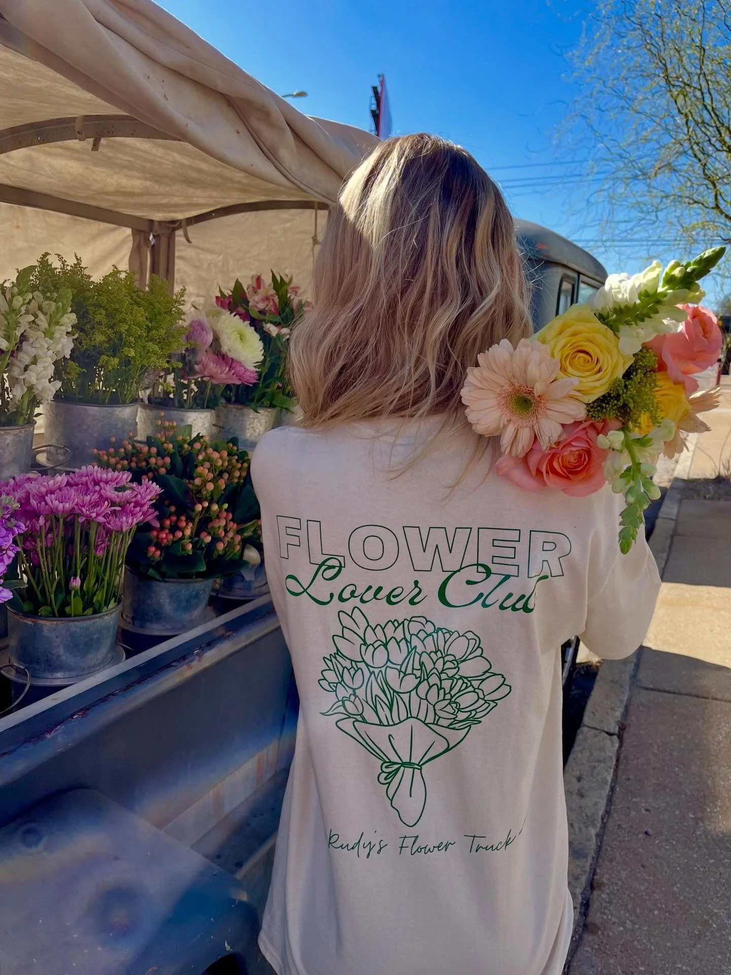 Happy first day of Spring, flower friends 🌸🌷🌼🌿🍃

Celebrate with us this weekend with flowers! And don&rsquo;t forget to bring your flower truck punch cards!

Find us here:

Saturday:
STL - @_ao_co 9-2
Kirkwood - @teleocoffee 9-2

Sunday:
STL - @