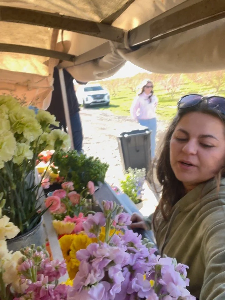 What a wild flower filled weekend. Both trucks were popping but @eckertfarms tulip trail was nothin we could have imagined. I think a tulip tea party is in our near future friends 🌷