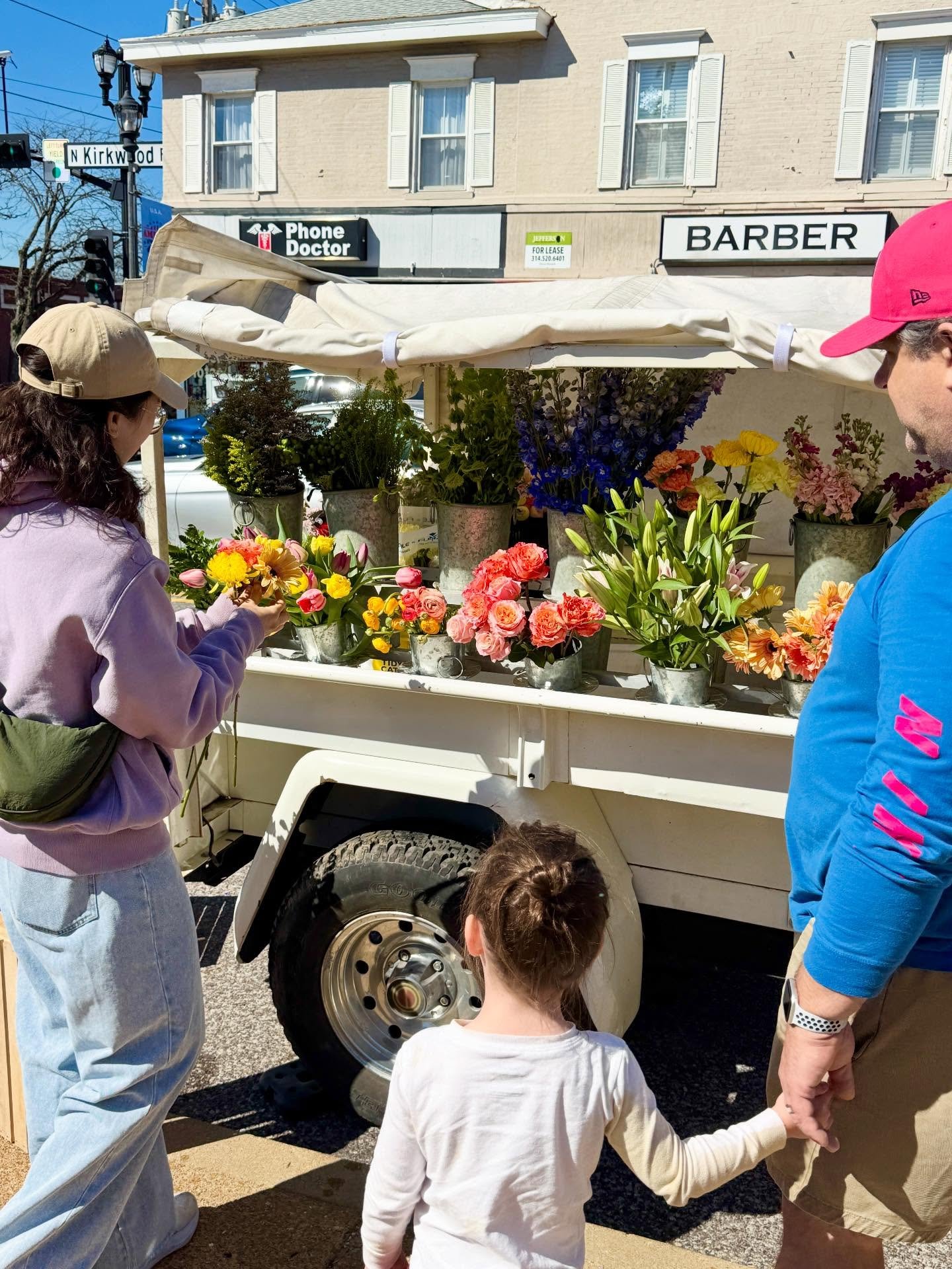 Make Easter weekend unforgettable by creating a beautiful bouquet at the trucks! We&rsquo;ll be in STL at @_ao_co 10-3 and in Kirkwood at @teleocoffee from 10-2! 🐣💐