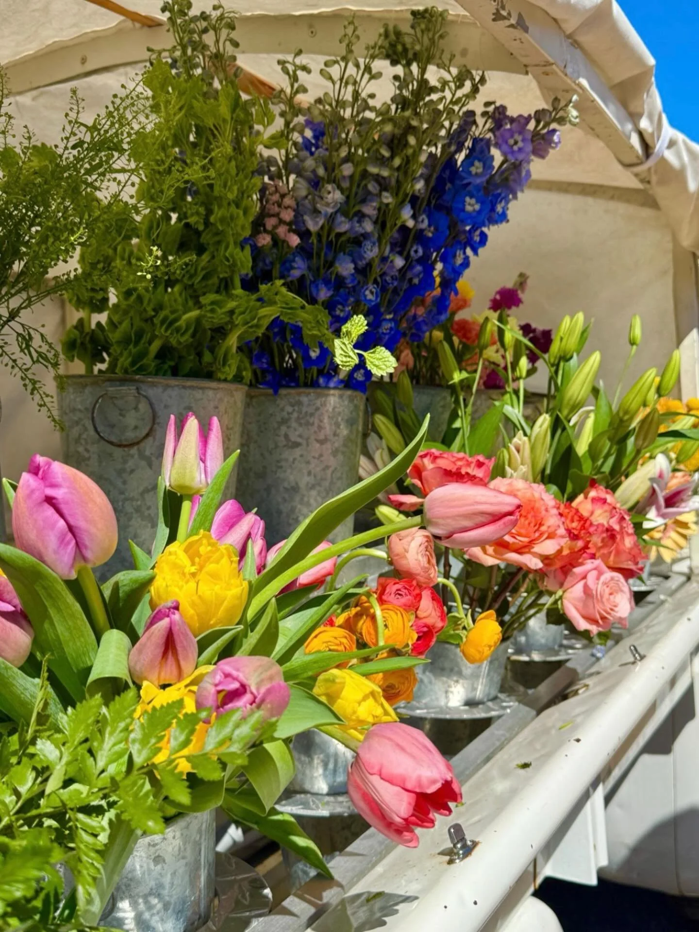 Our trucks are in full bloom and the perfect place to create a spring bouquet 💐 Find us in Kirkwood at @teleocoffee 9-2 and in the city at @_ao_co 9-2