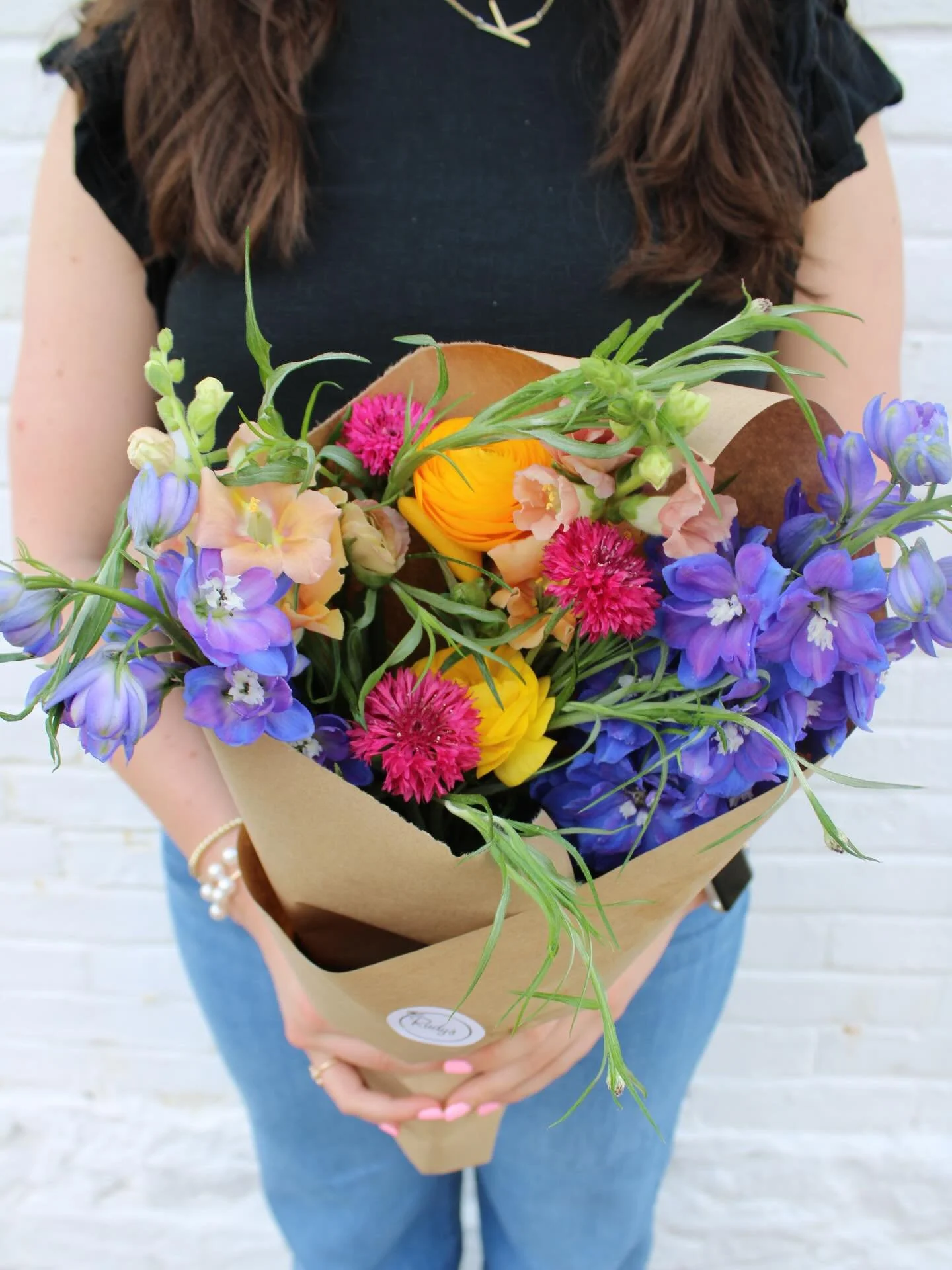 Local bouquets are back! And this one is ✨whimsy✨

These bouquets are filled with gorgeous, locally-grown blooms, and each one is unique. Order before noon for same-day delivery🩷