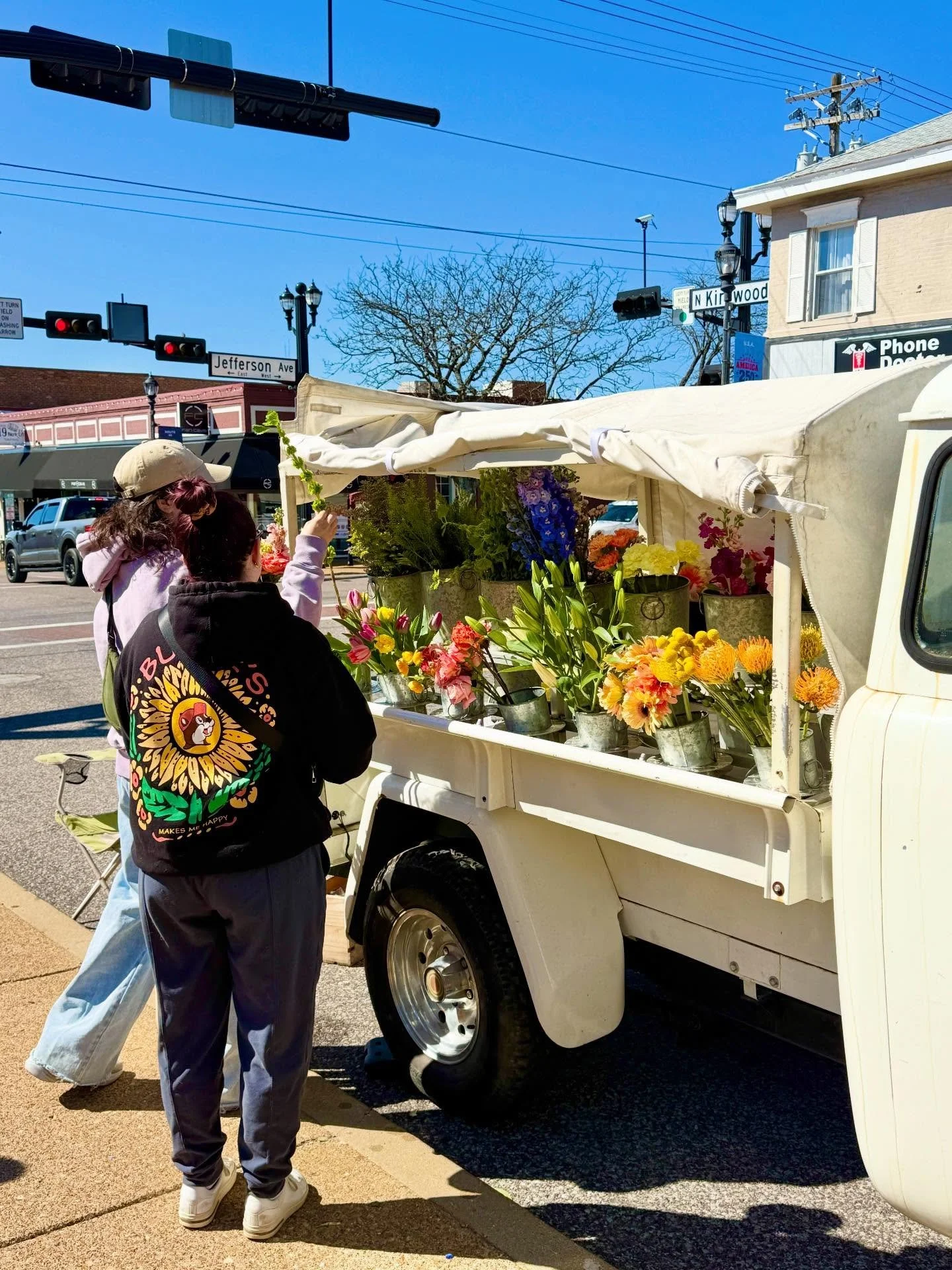 Check &lsquo;visit the flower trucks&rsquo; off your spring bucket list! It&rsquo;s a great day for flowers 💐

Find us in STL @russellsstl 9-2, in Kirkwood @honeybeesbg 9-2 and in Edwardsville @goshencoffee 9-2.

Can&rsquo;t wait to see you!