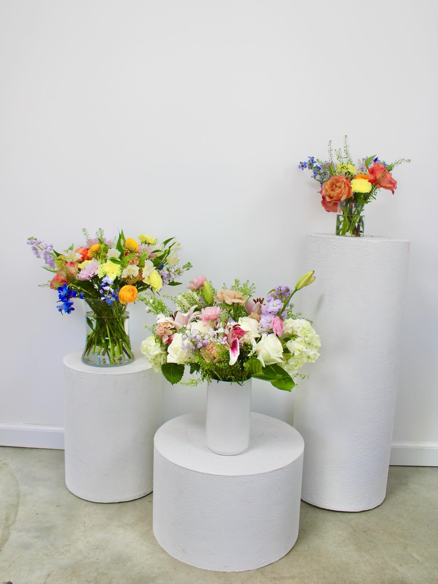 Celebrate mom with flowers this Mother&rsquo;s Day! You have less than two weeks to order 💐 

*pictured is our Big Mama Glass Arrangement (left), our Neutral XL in a vase (middle), and our Lil Mama Glass Arrangement (right)
