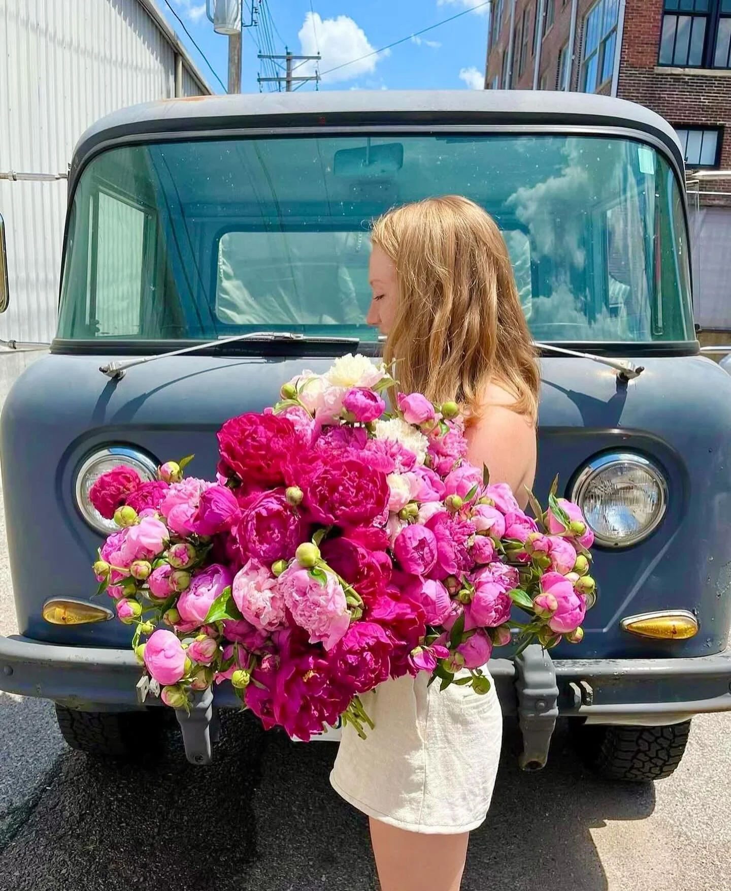 Peony season came early this year&hellip; and we&rsquo;re not mad about it 🌸

Planning your weekend around peonies at the flower trucks is completely acceptable. Come early, they aren&rsquo;t going to last!

Find us at the trucks this weekend here:
