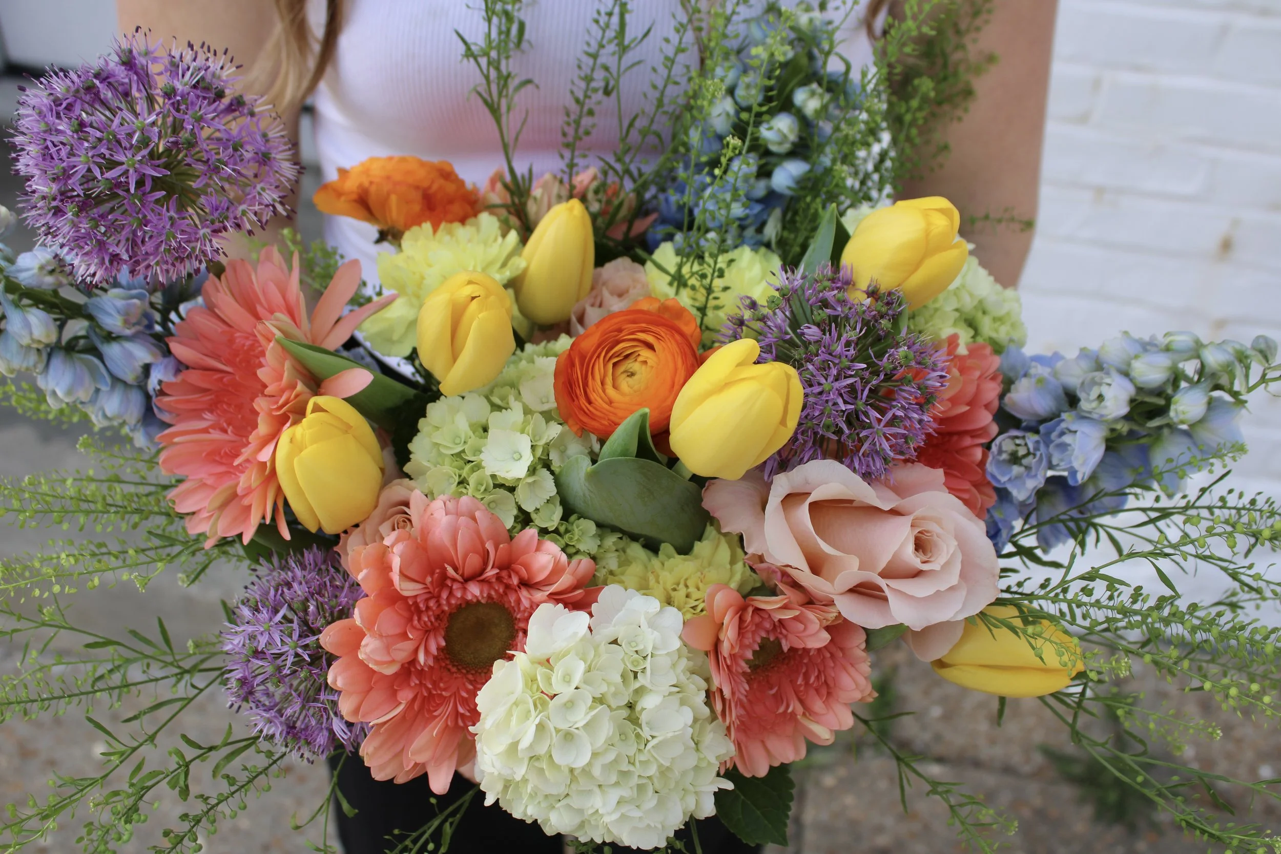 spring flower bouquet with tulips and more, special glass vase, luxury flowers stl